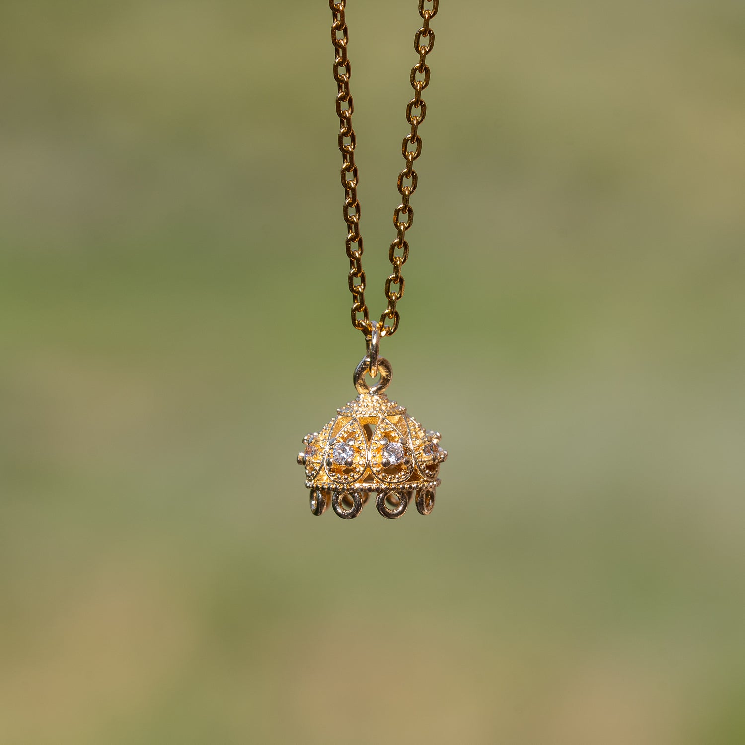 Breloque connecteur cloche/couronne en laiton plaqué or 14k et zirconium de 14 mm ( à l&