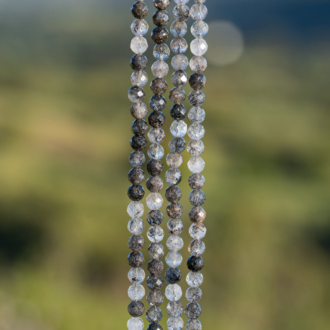 Perles rondes facettes de Quartz Tourmaliné de 4,7 mm ( rang de env 88 perles )