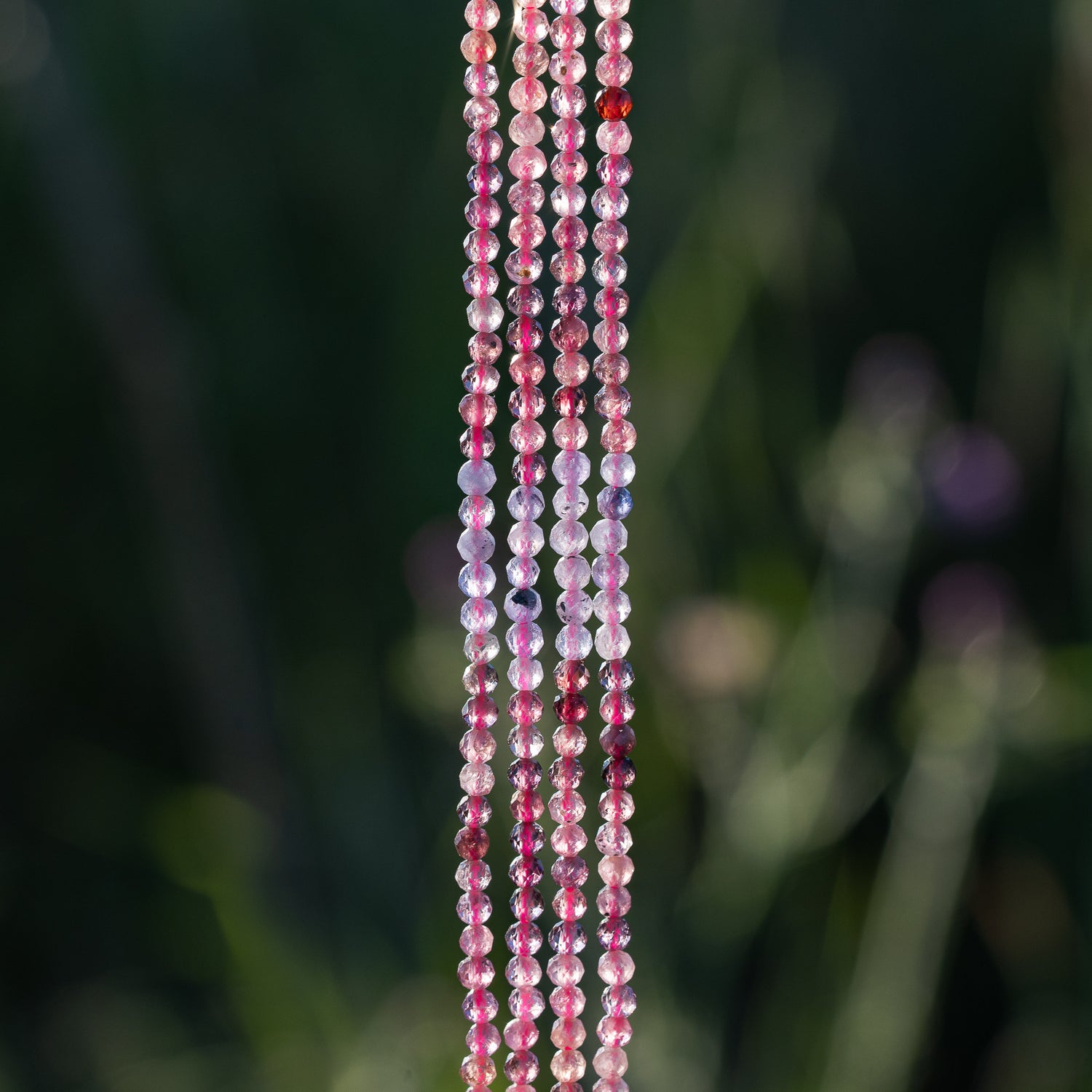 Perles rondes facettes de Spinelle multicolore de 3 mm ( rang de env 136 perles )