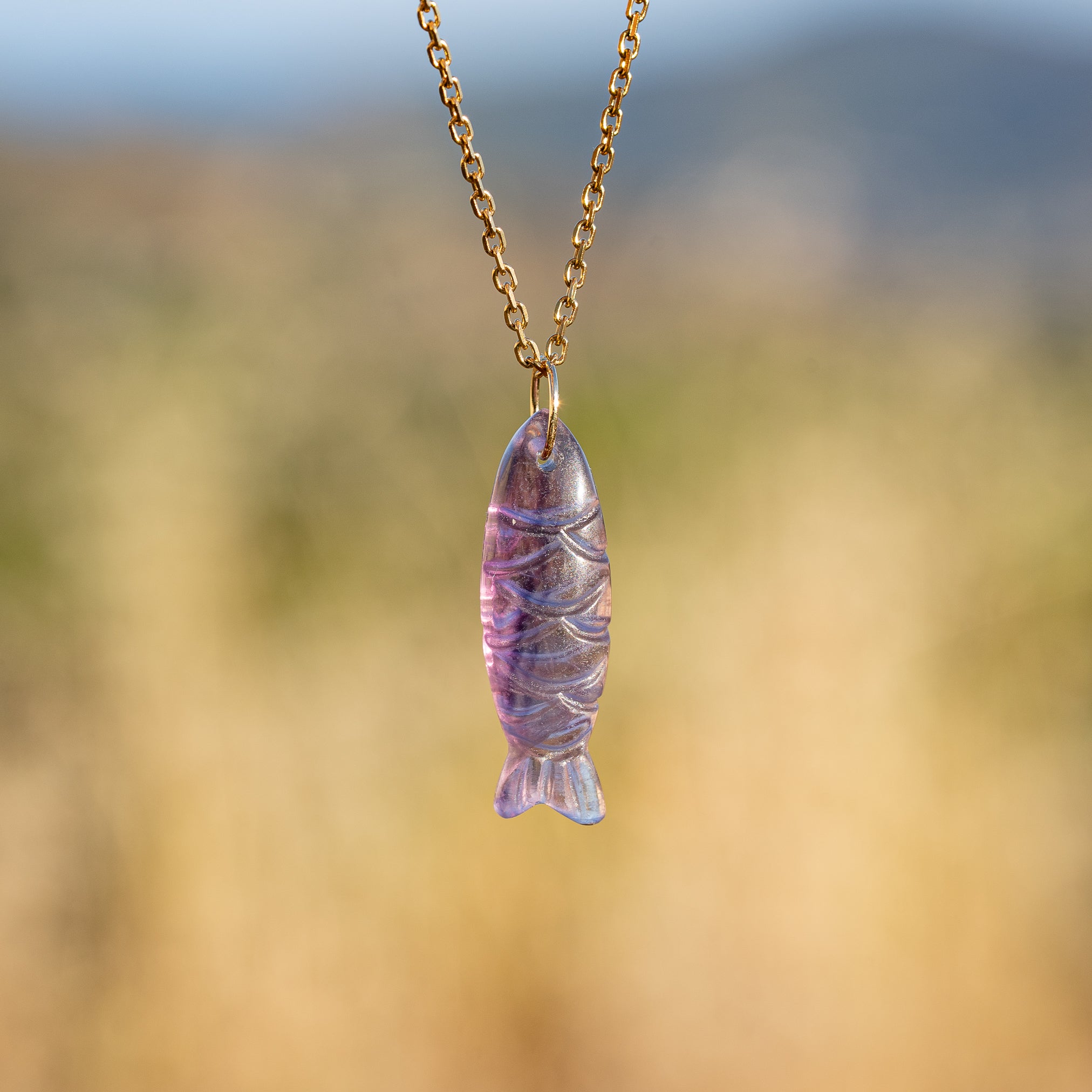 Pendentif poissons en Fluorite violette avec anneau en inox de 34 mm ( à l&