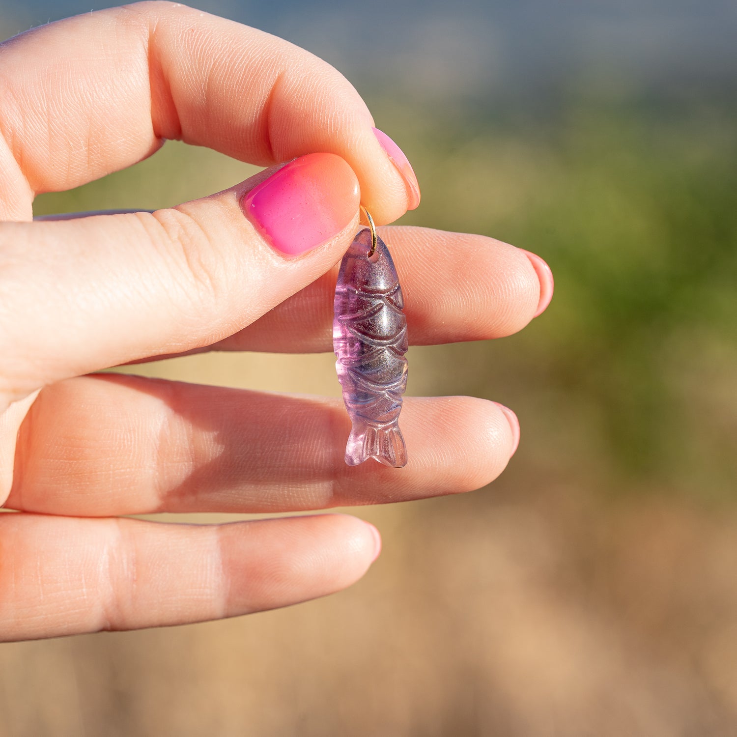 Pendentif poissons en Fluorite violette avec anneau en inox de 34 mm ( à l&