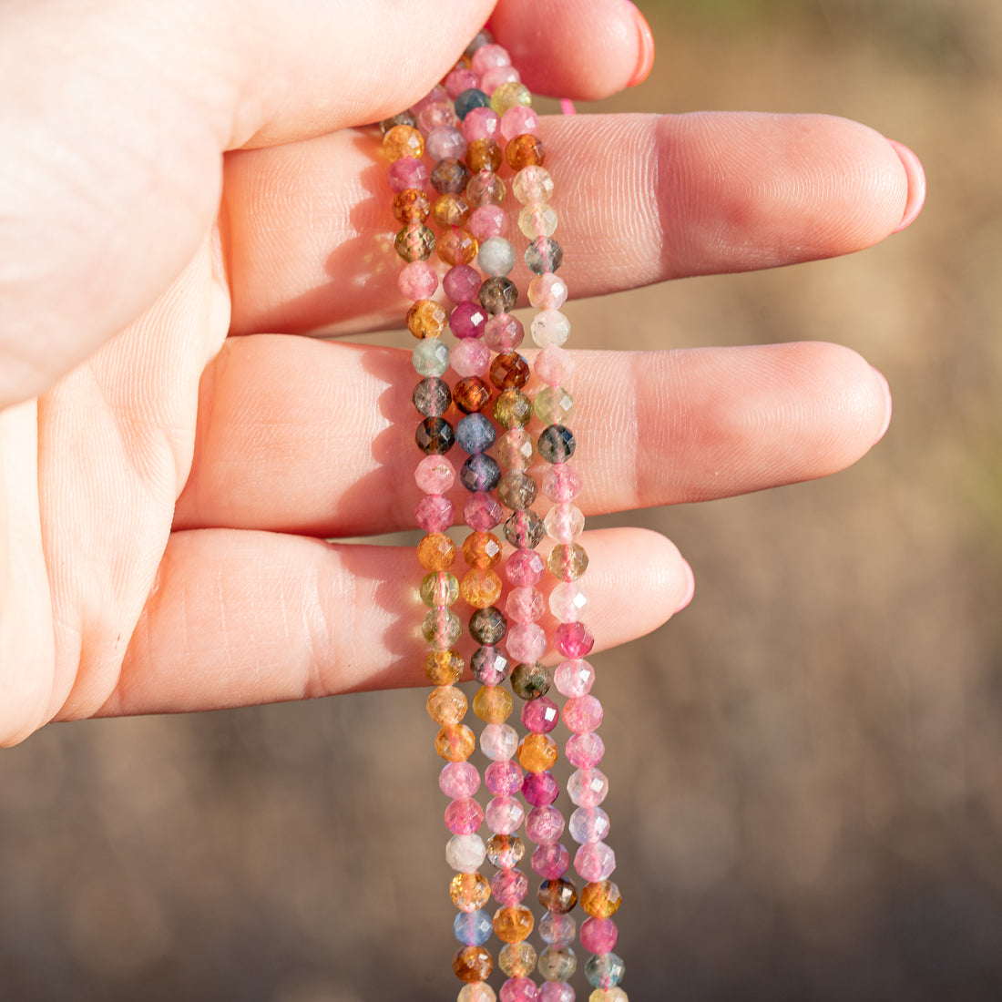 Perles rondes facettes de Tourmaline multicolore de 4 mm ( rang de env 100 perles )