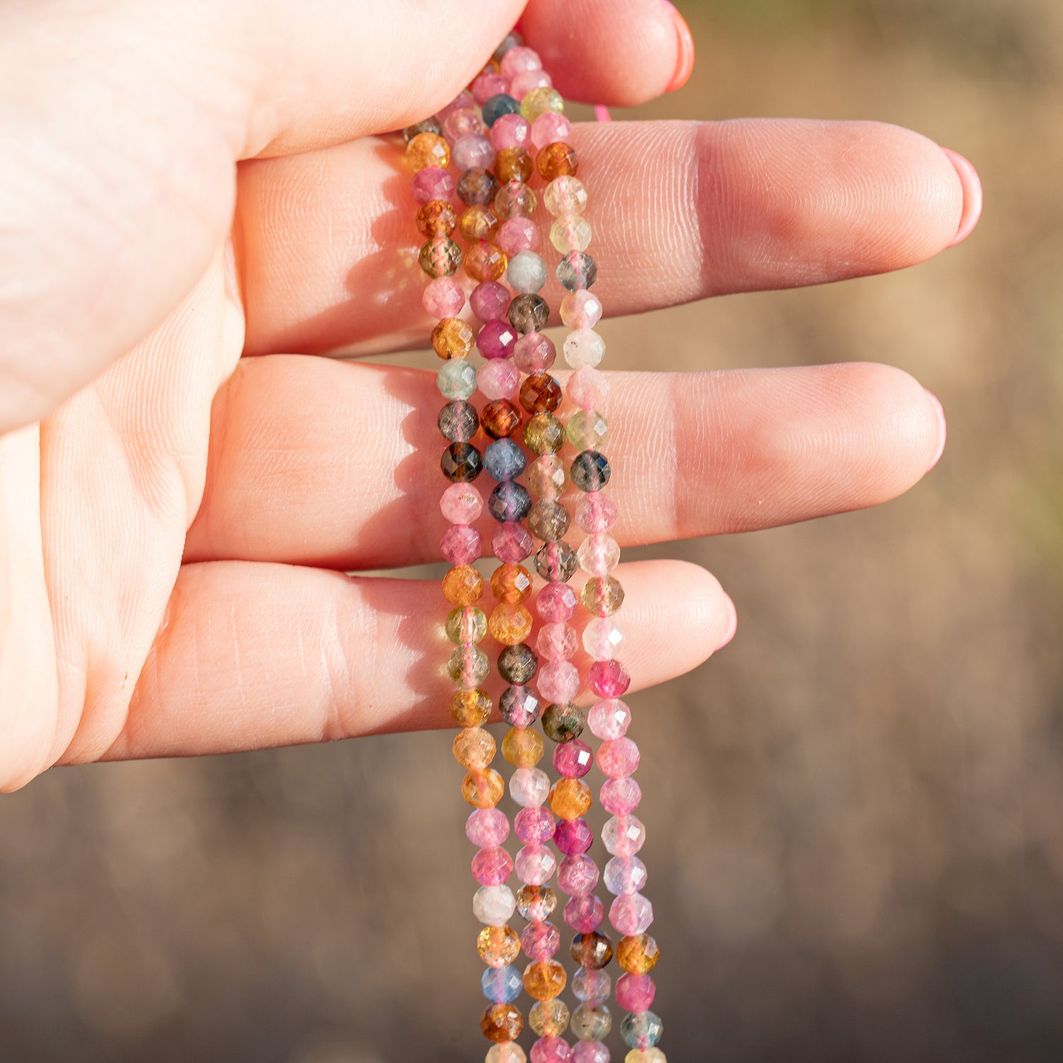 Perles rondes facettes de Tourmaline multicolore de 4 mm ( rang de env 100 perles )