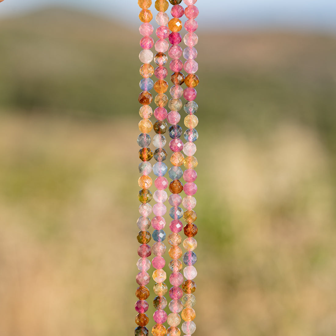 Perles rondes facettes de Tourmaline multicolore de 4 mm ( rang de env 100 perles )