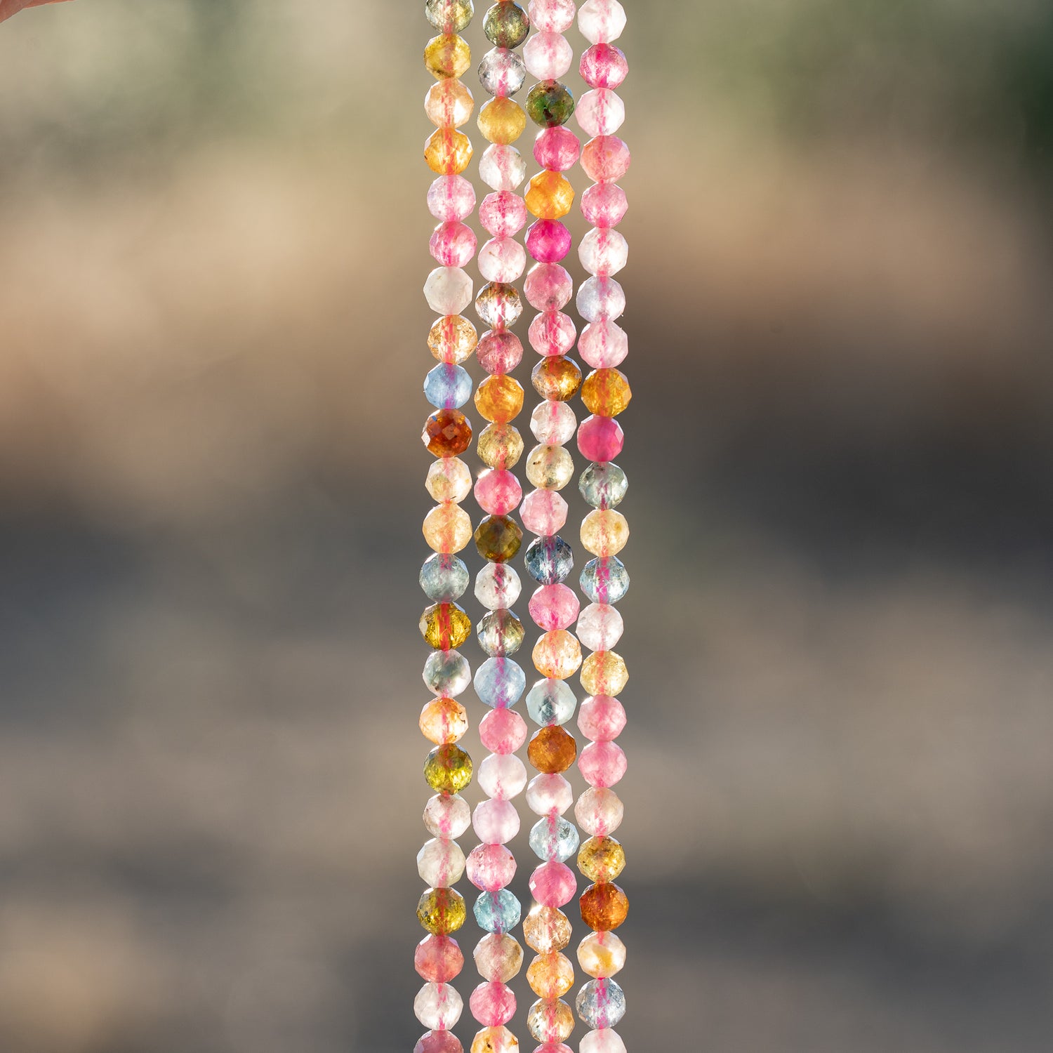 Perles rondes facettes de Tourmaline multicolore de 4 mm ( rang de env 100 perles )