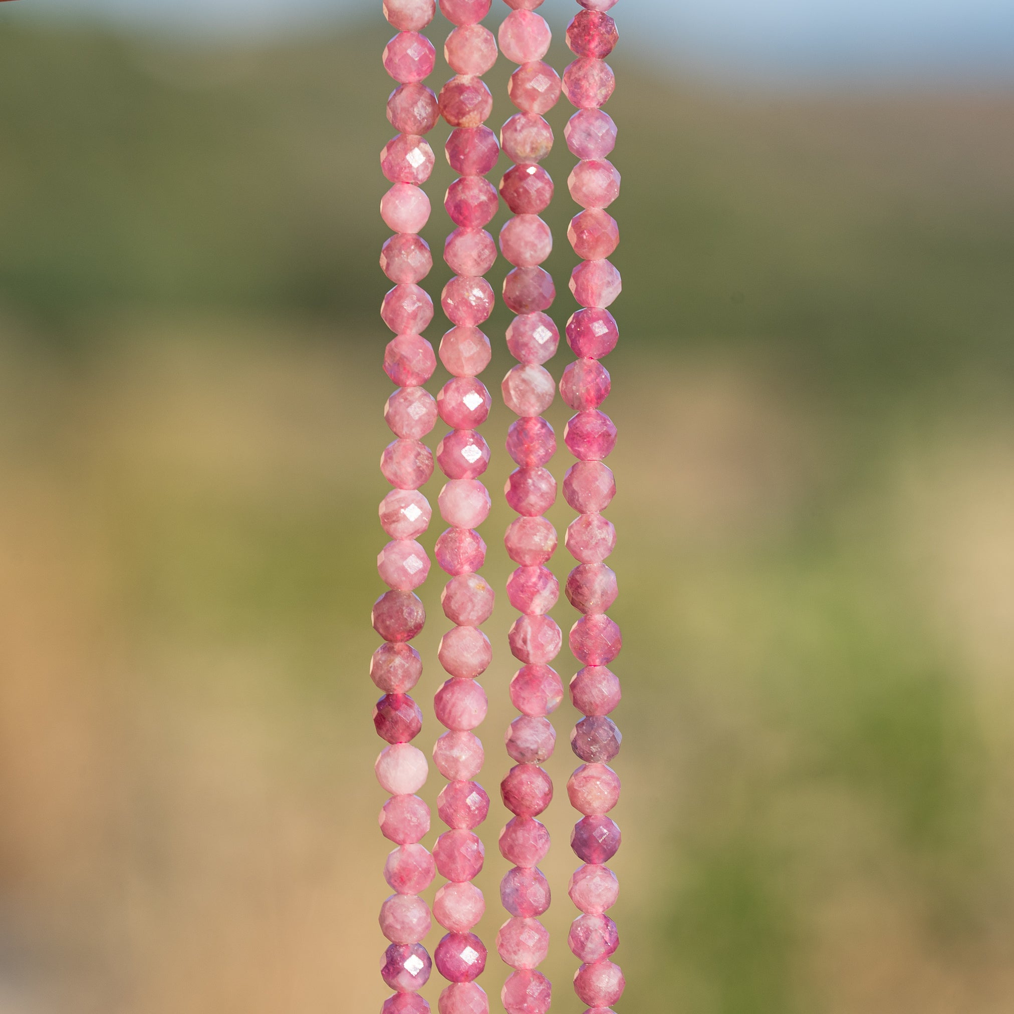 Perles rondes facettes de Tourmaline rose de 3,8 mm ( rang de env 100 perles )