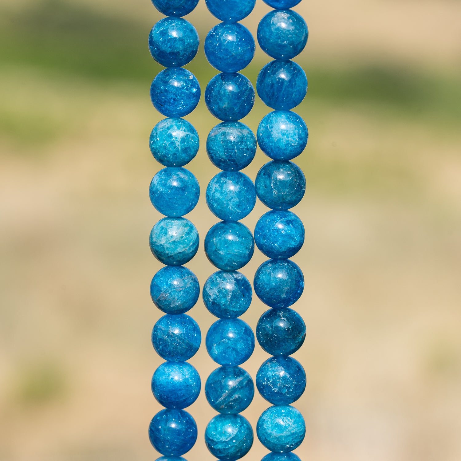 Perles rondes lisses en Apatite bleue de 10 mm ( lot de 10 perles )