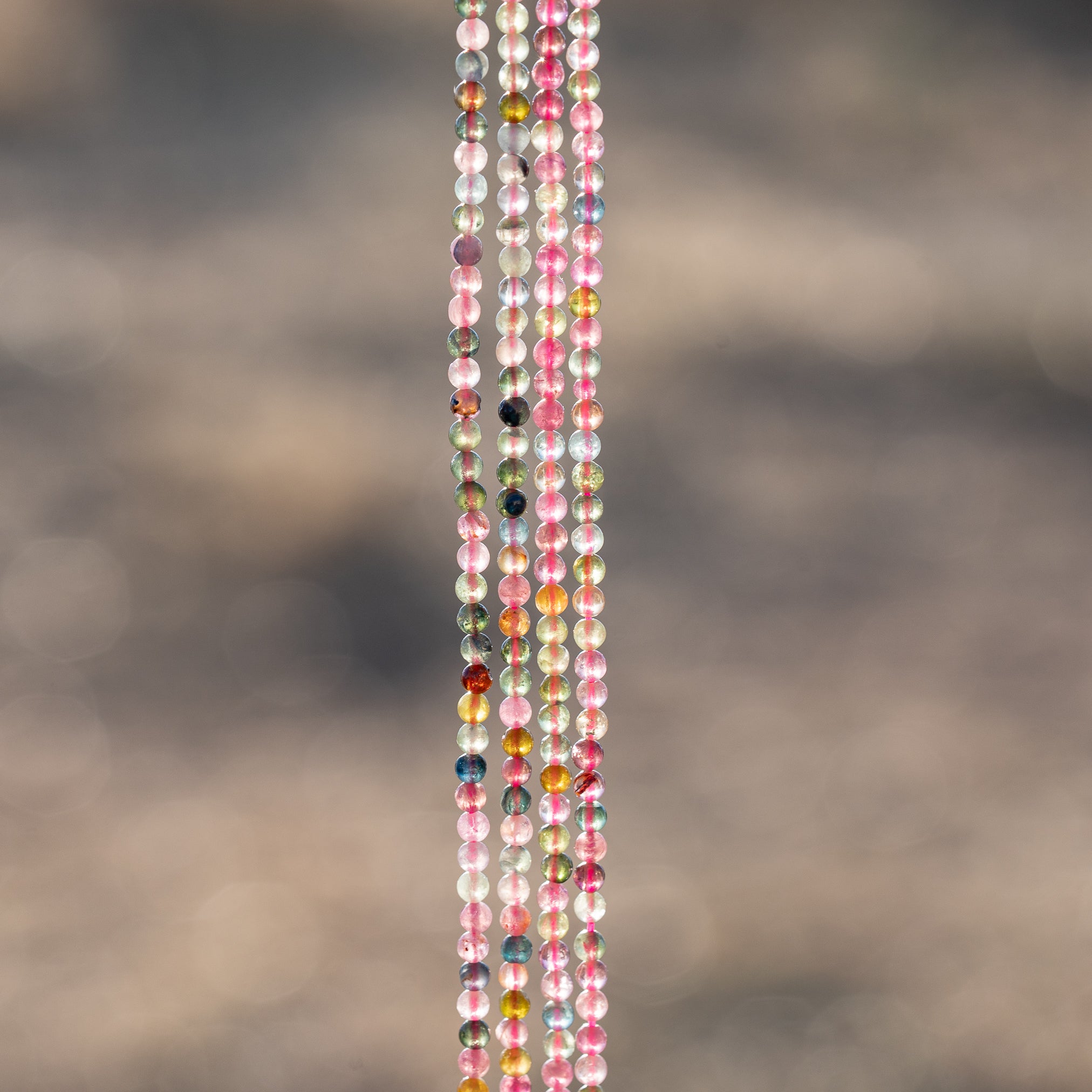 Perles rondes lisses de Tourmamine multicolore de 2,6 mm ( rang de env 152 perles )