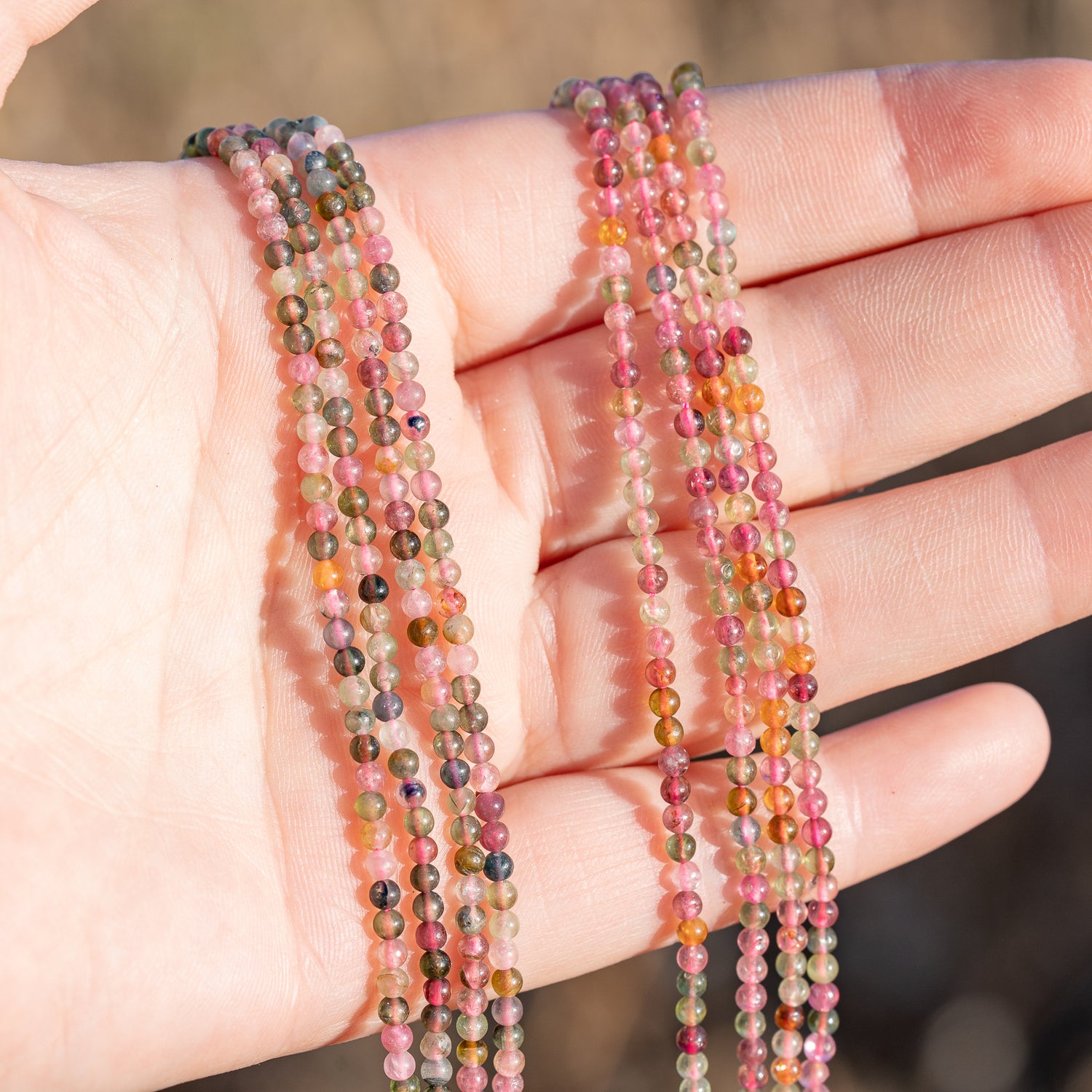 Perles rondes lisses de Tourmamine multicolore de 2,6 mm ( rang de env 152 perles )
