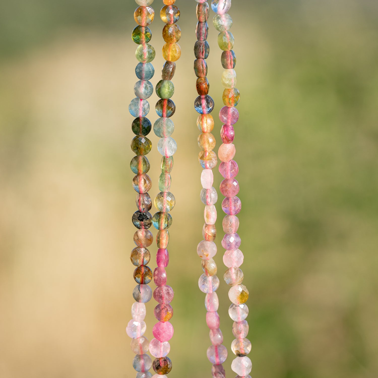 Perles rondes plates facettes de Tourmaline multicolore de 3,5 x 2,5 mm ( rang de env 104 perles )