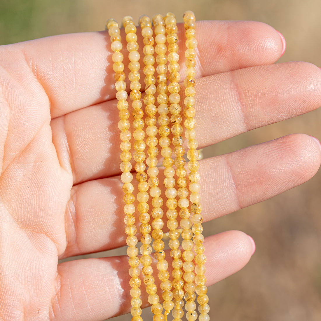 Perles rondes lisses en Quartz rutile de 3 mm ( rang de env 140 perles )