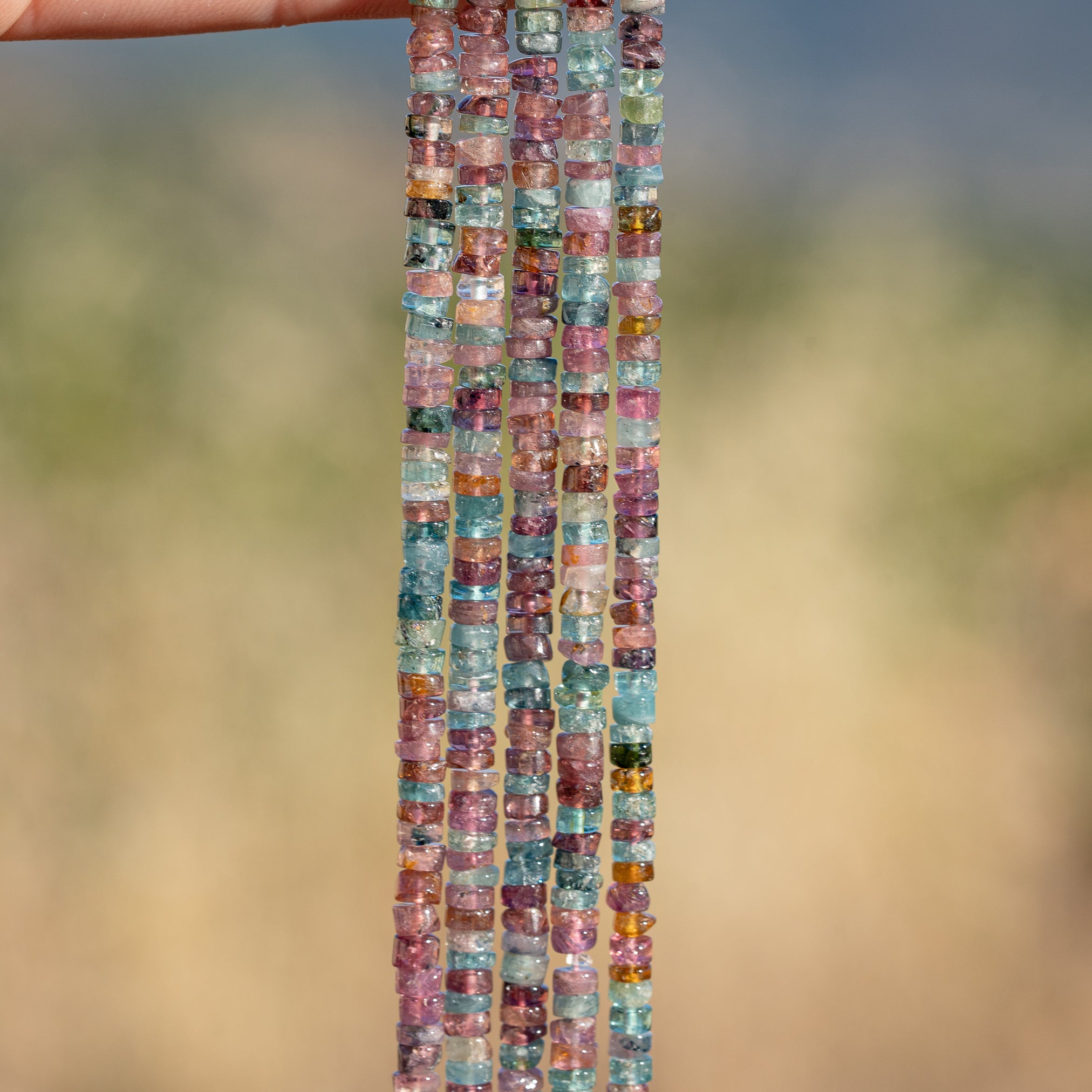 Rangs de 30/31 cm de perles rondelles lisses heishi de Tourmaline multicolore de env 3,5 x 1/2 mm
