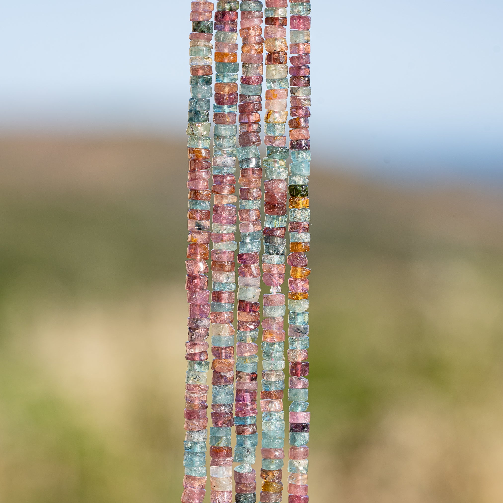 Rangs de 30/31 cm de perles rondelles lisses heishi de Tourmaline multicolore de env 3,5 x 1/2 mm