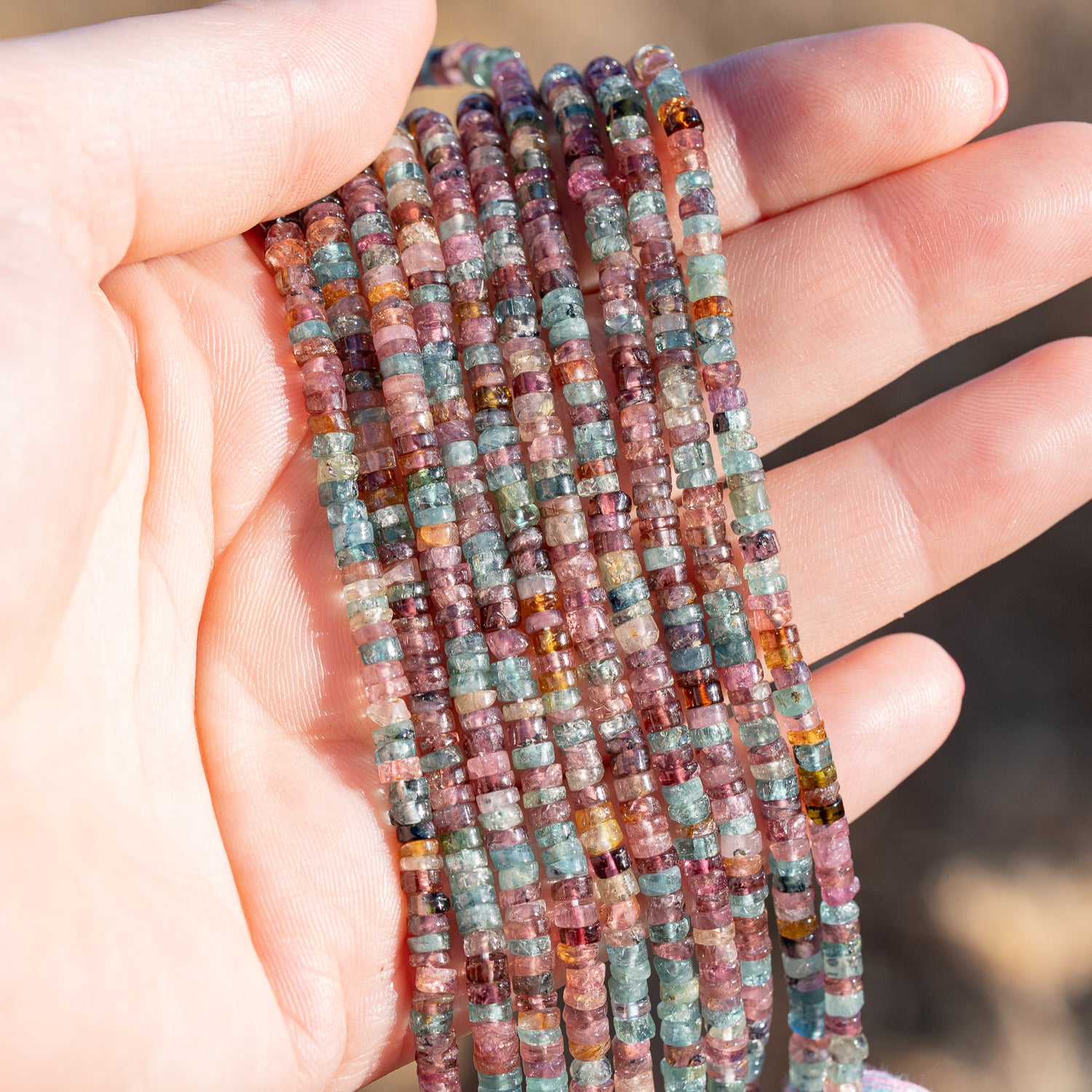 Rangs de 30/31 cm de perles rondelles lisses heishi de Tourmaline multicolore de env 3,5 x 1/2 mm