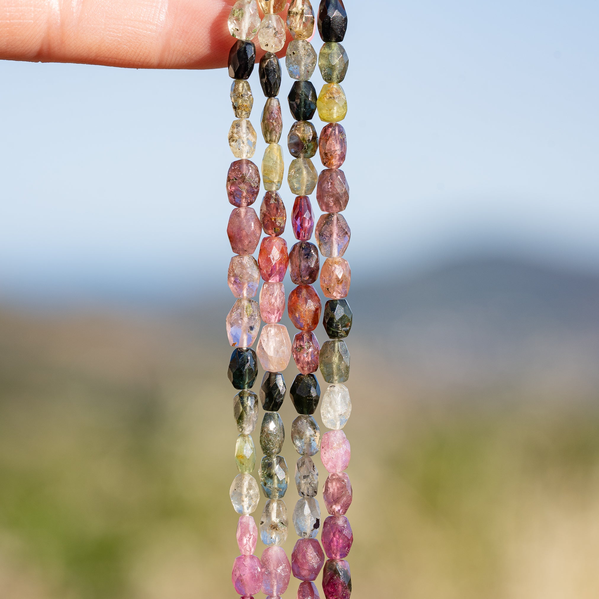 Rangs de 34,5 cm de perles ovales facettes de Tourmaline multicolore de 5/7 mm