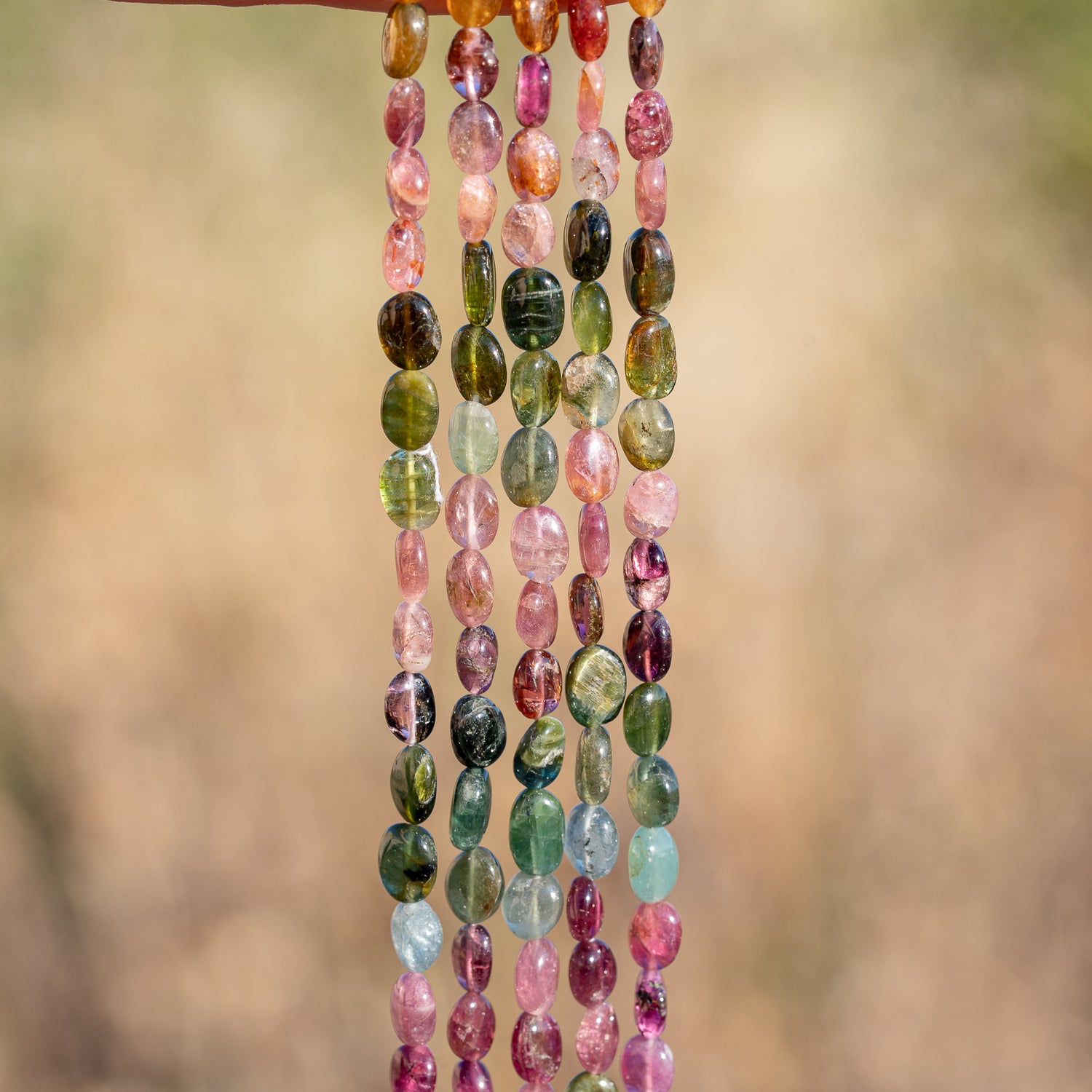 Rangs de 32 cm de perles ovales lisses de Tourmaline multicolore de env 5,5/7,5 mm