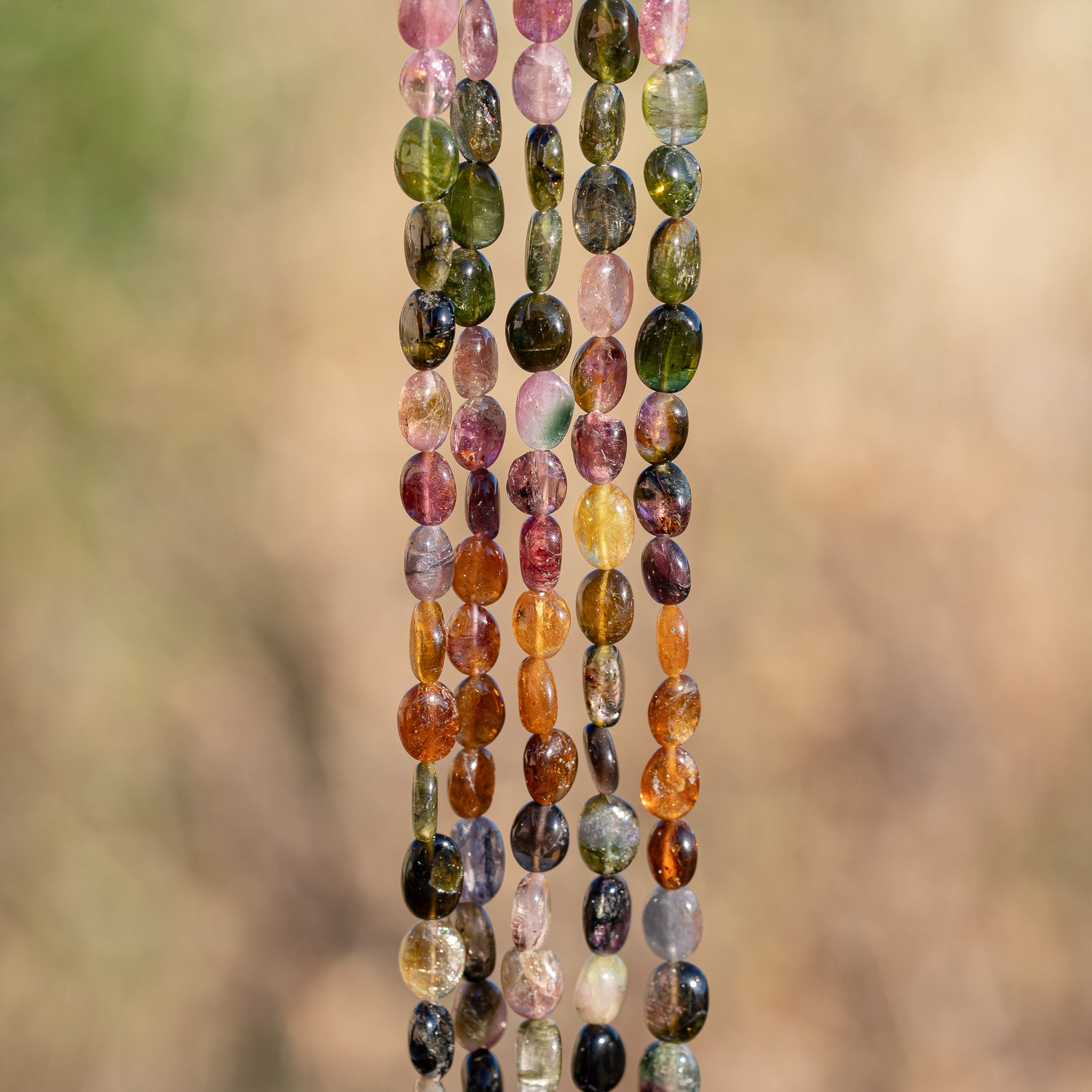 Rangs de 32 cm de perles ovales lisses de Tourmaline multicolore de env 5,5/7,5 mm