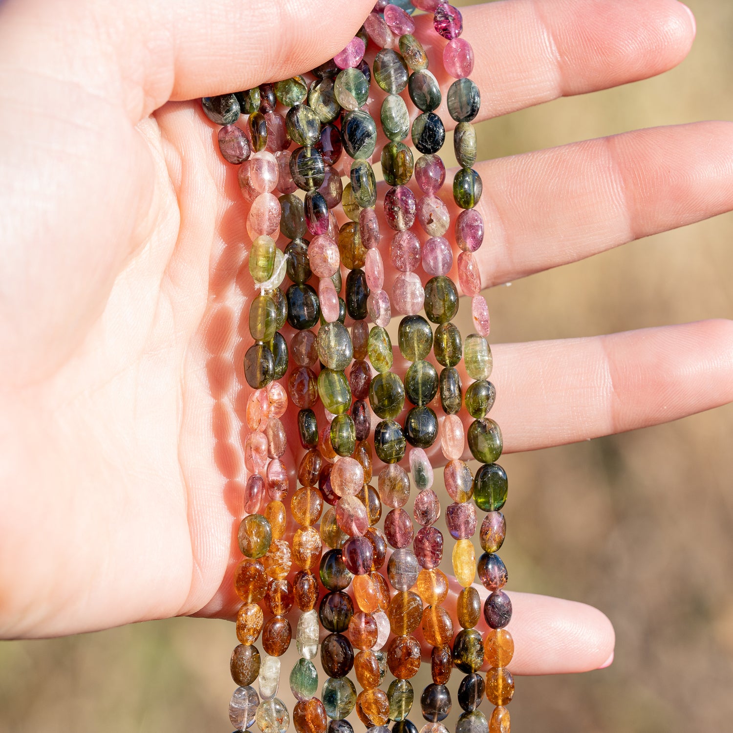 Rangs de 32 cm de perles ovales lisses de Tourmaline multicolore de env 5,5/7,5 mm