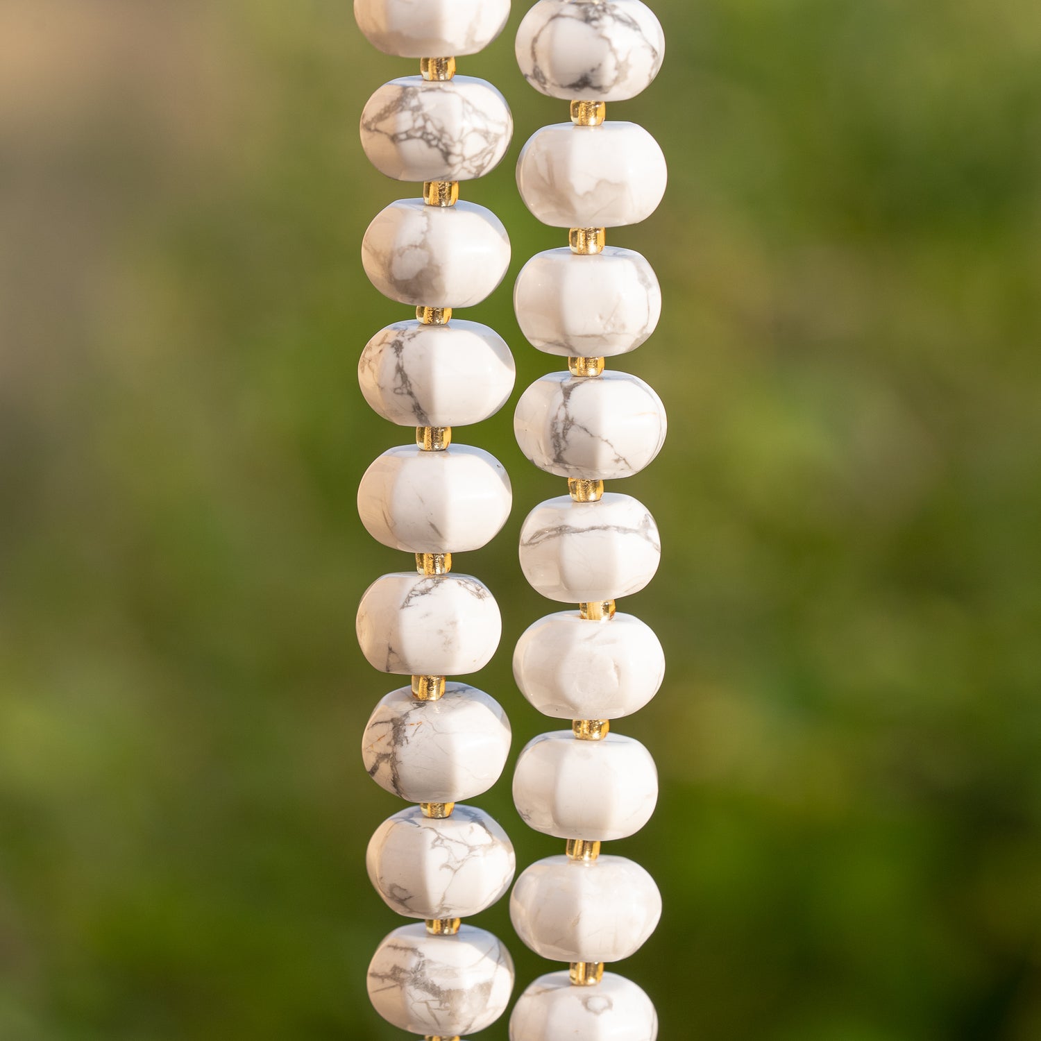 Perles rondelles lanternes lisses de Howlite de 12 x 8 mm ( lot de 4 perles )