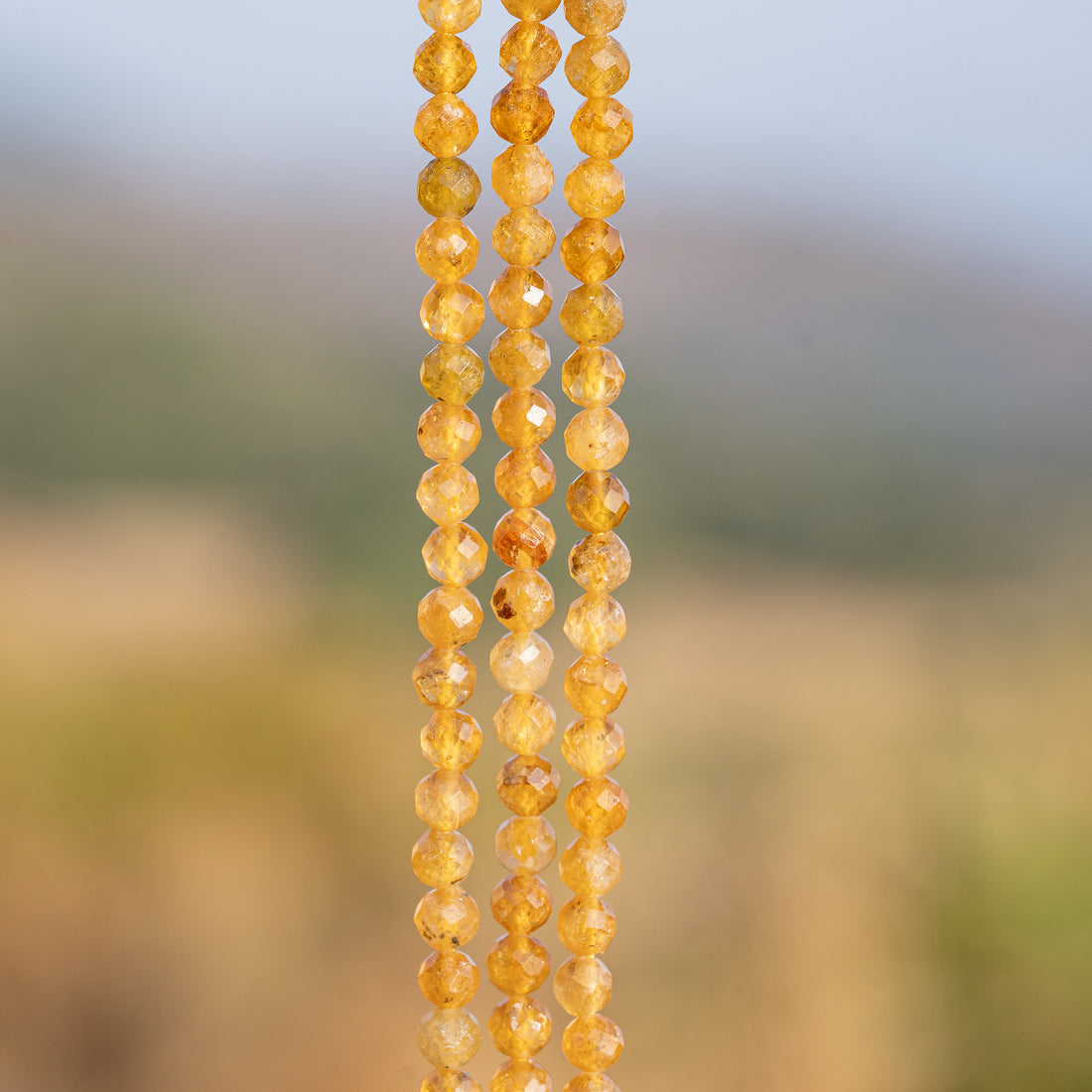 Perles rondes facettes de Tourmaline jaune de 5 mm ( 1/2 rang de env 40 perles )