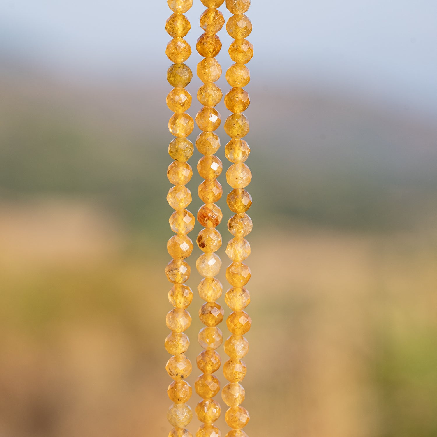 Perles rondes facettes de Tourmaline jaune de 5 mm ( 1/2 rang de env 40 perles )