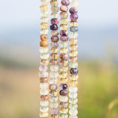 Perles rondelles lisses de Fluorite multicolore de 6 x 4 mm ( 1/2 rang de 45 perles )