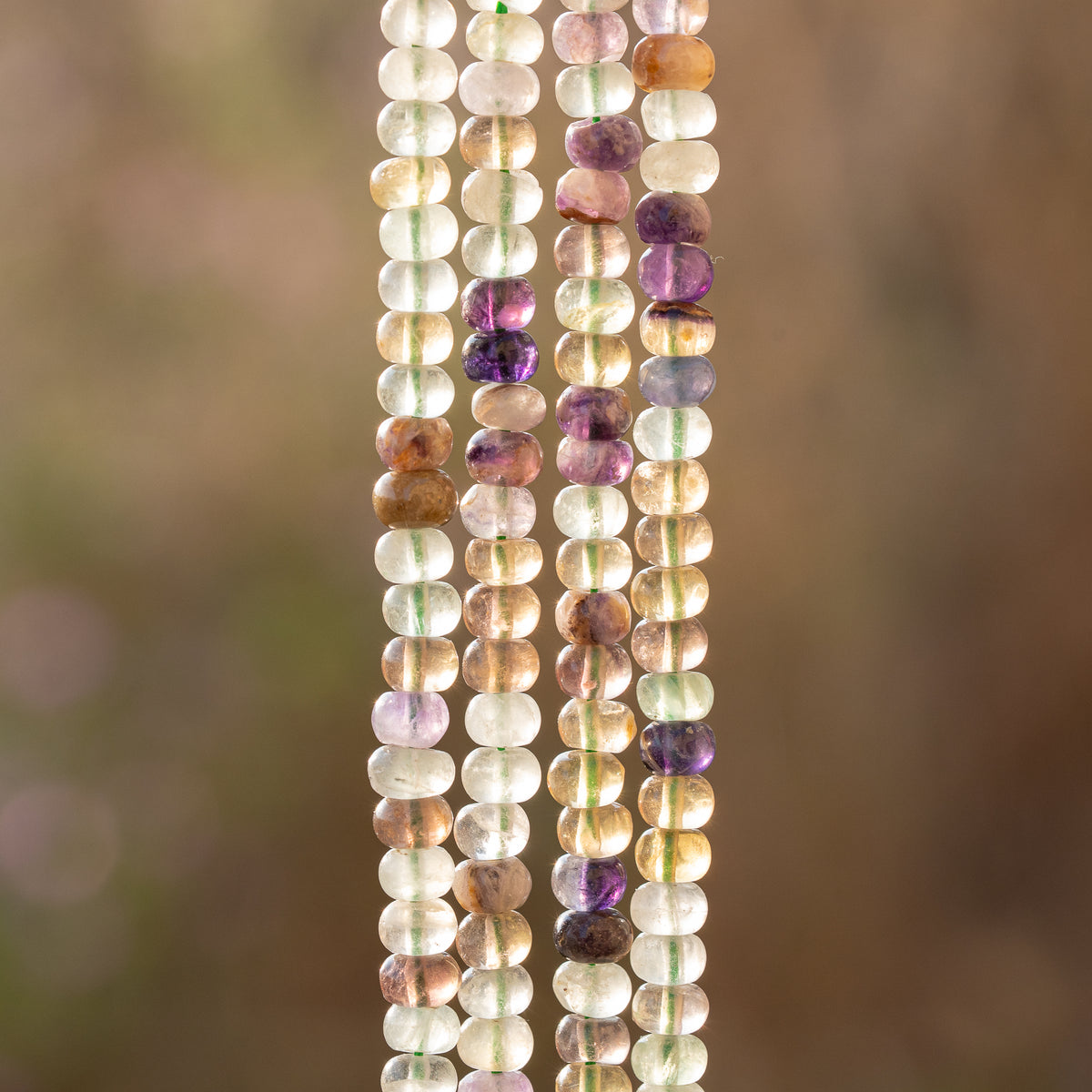Perles rondelles lisses de Fluorite multicolore de 6 x 4 mm ( 1/2 rang de 45 perles )