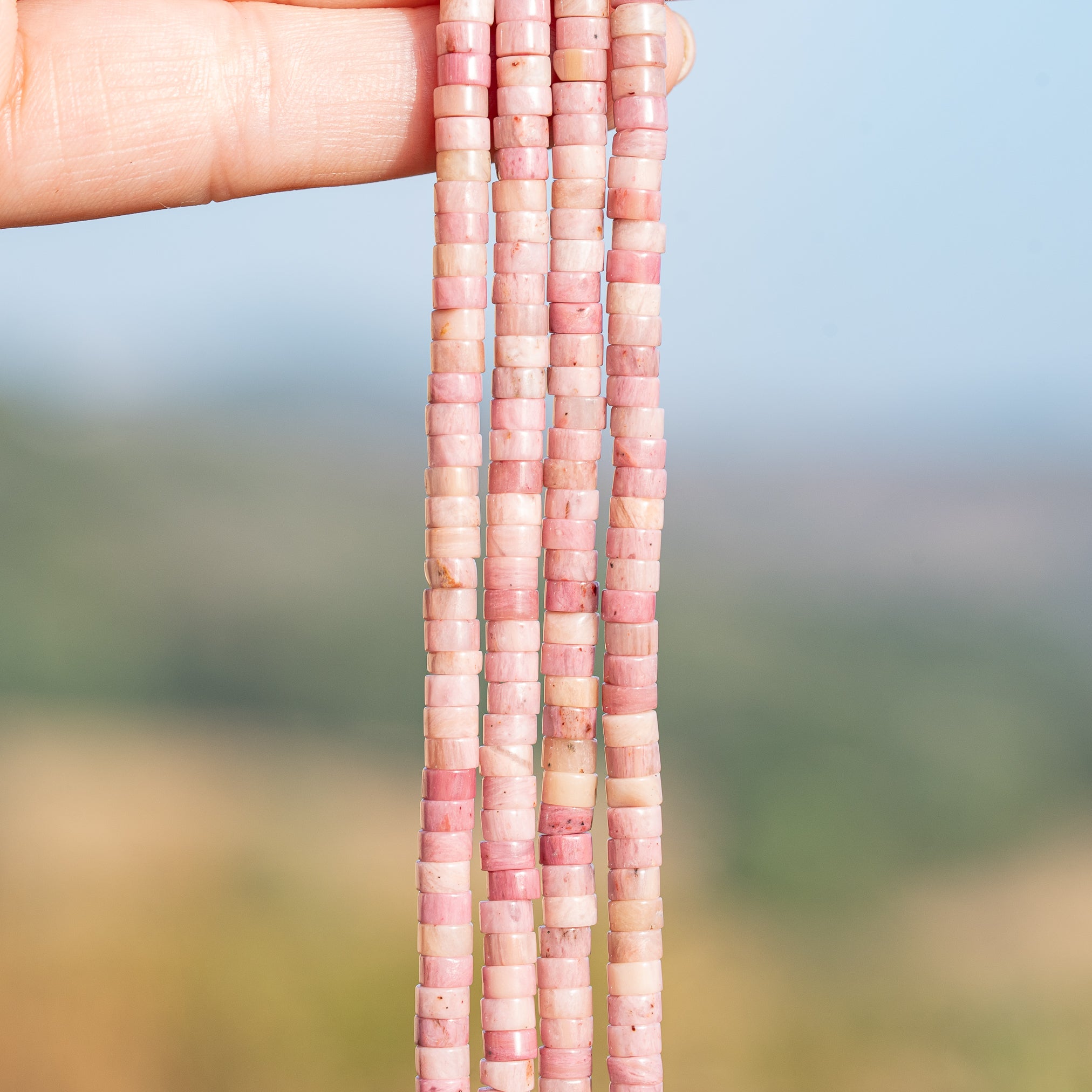 Perles rondelles heishi de Rhodonite de 4,2 mm ( rang de env 156 perles )