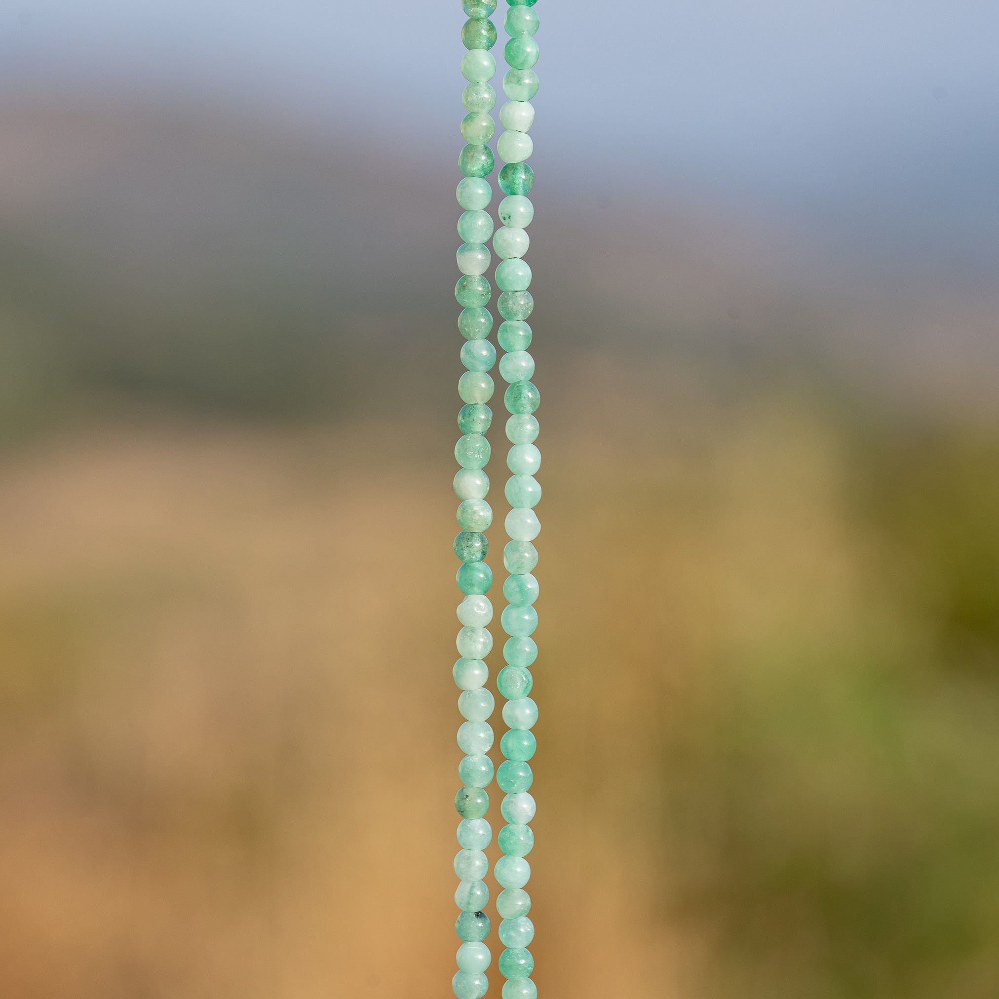 Perles rondes lisses en Émeraude de 3 mm ( 1/2 rang de env 74 perles )