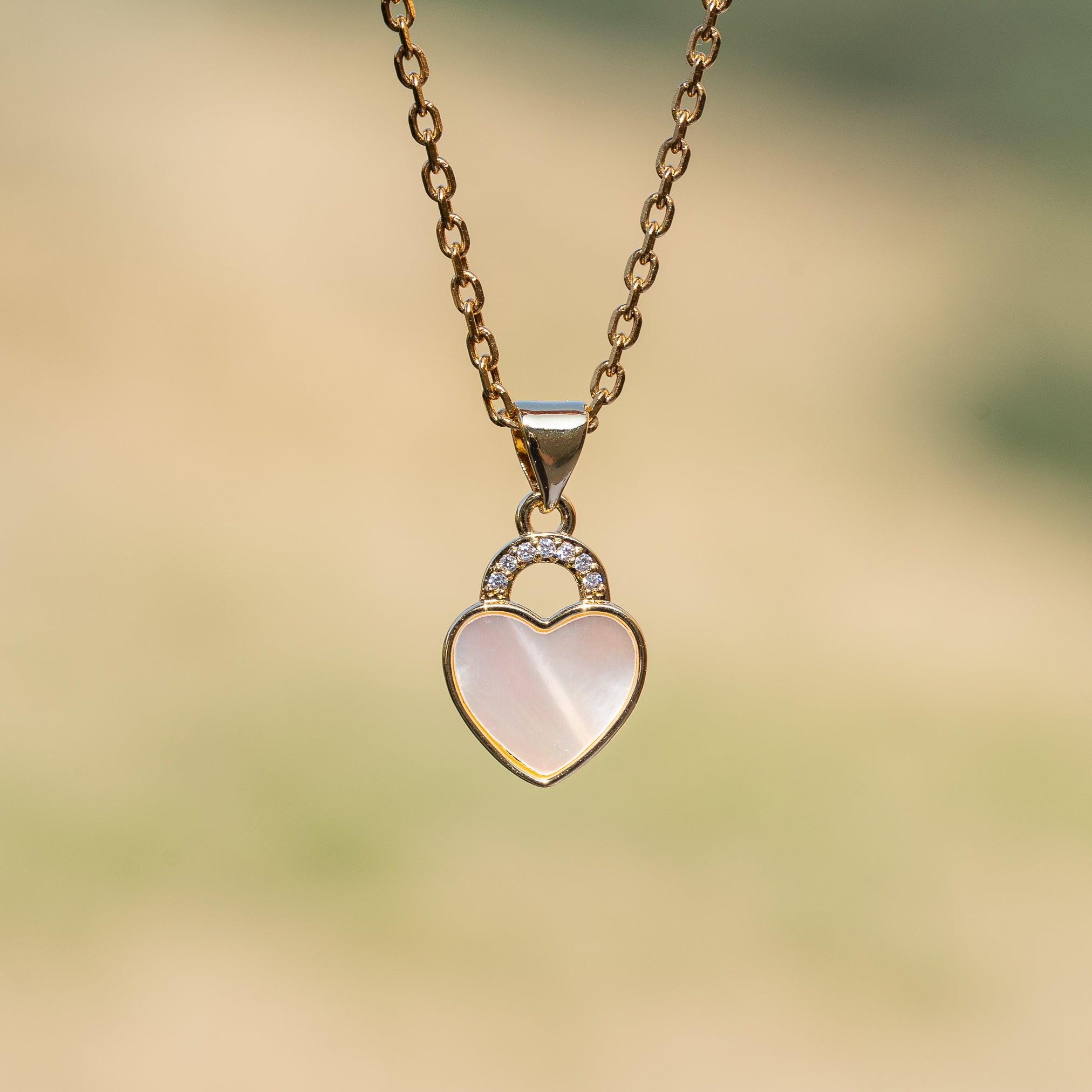 Breloques coeur en nacre, laiton plaqué or 16k et zirconium de 16 mm ( à l&