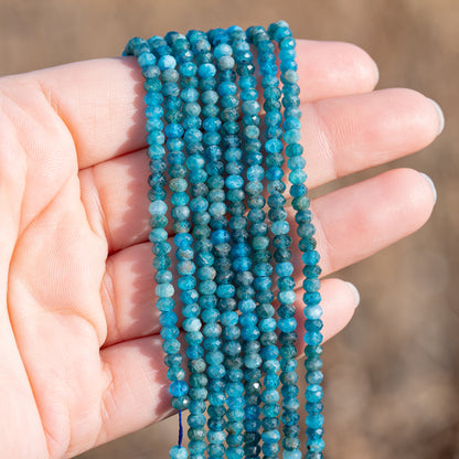 Perles rondelles facettes en Apatite bleue de 3,8 x 2,8 mm ( rang de env 134 perles )