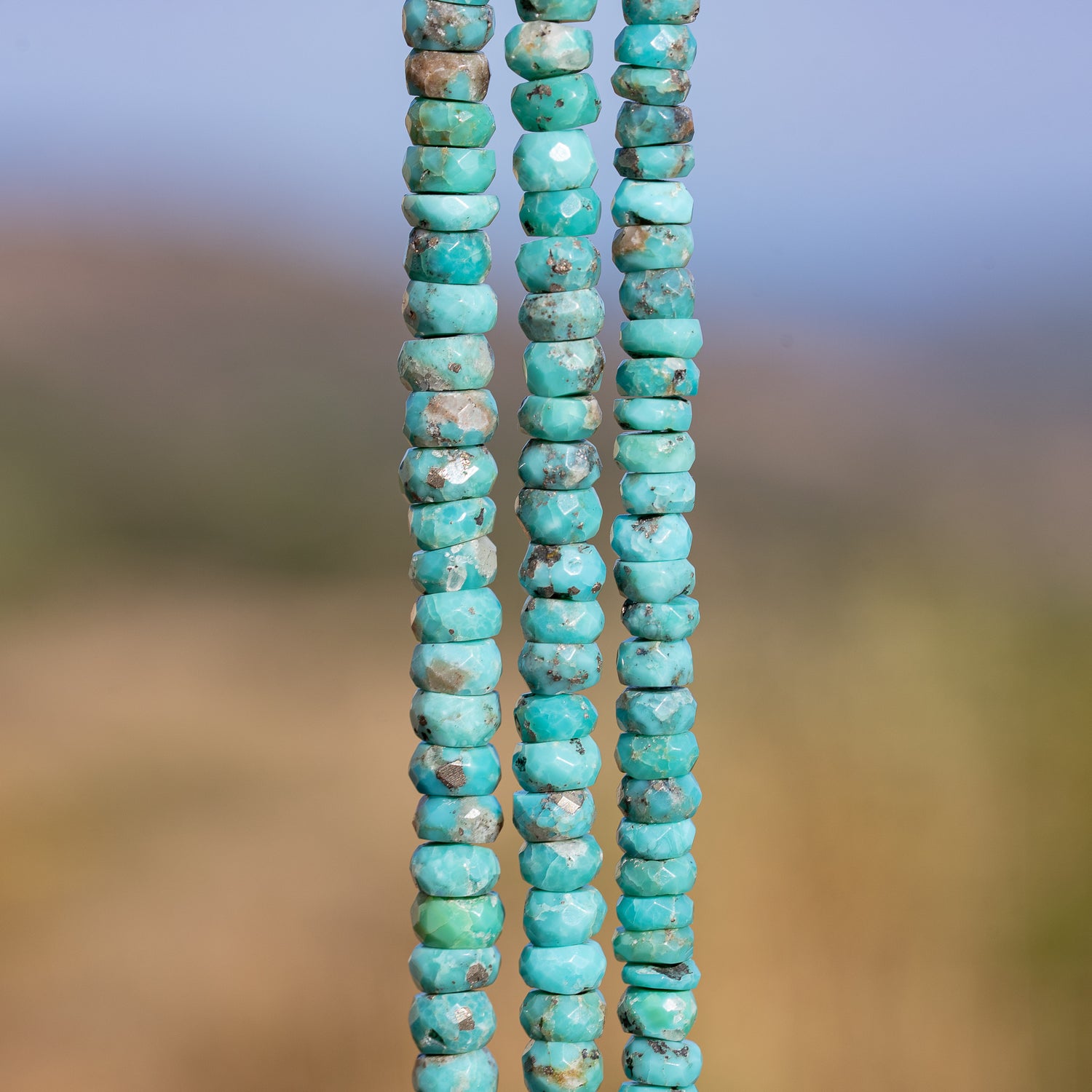 Perles rondelles facettes de Turquoise naturelle de env 5,5/6 mm ( lot de 4 perles )