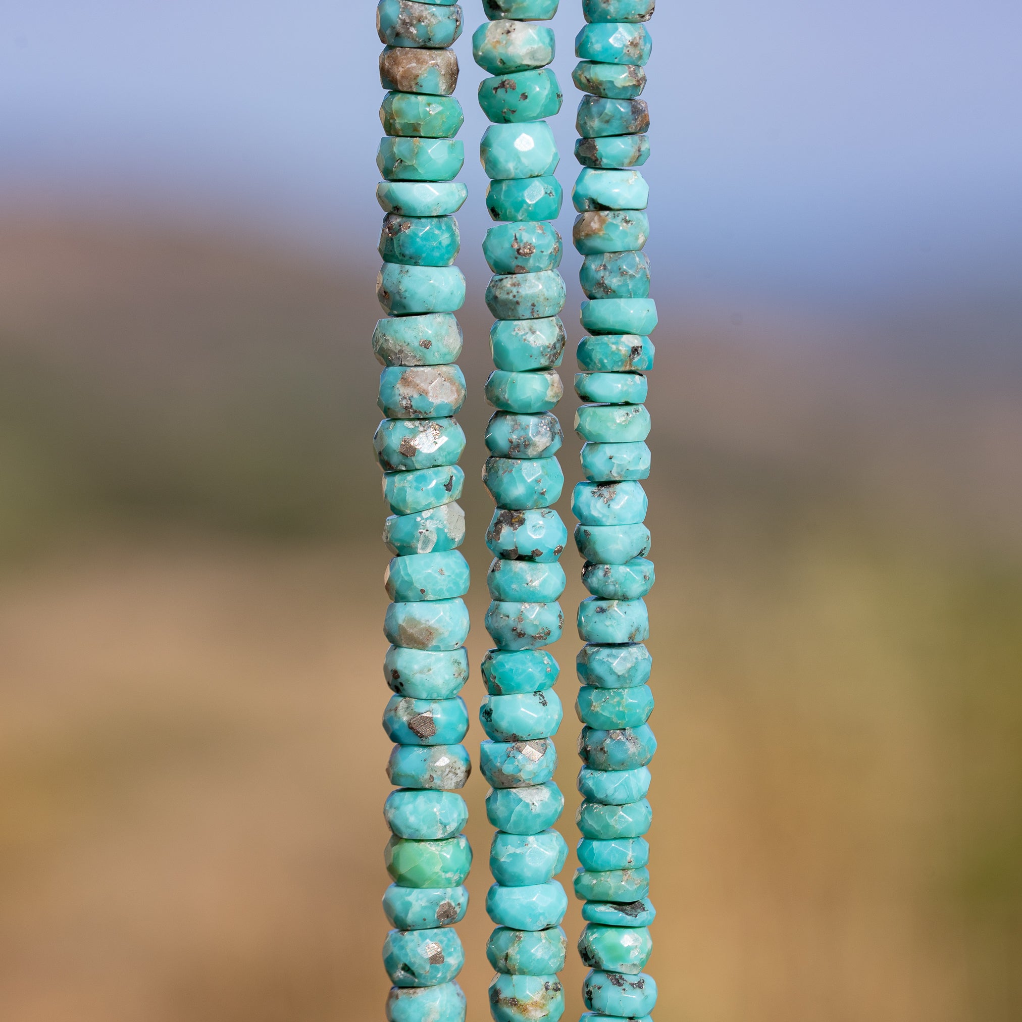 Perles rondelles facettes de Turquoise naturelle de env 5,5/6 mm ( lot de 4 perles )