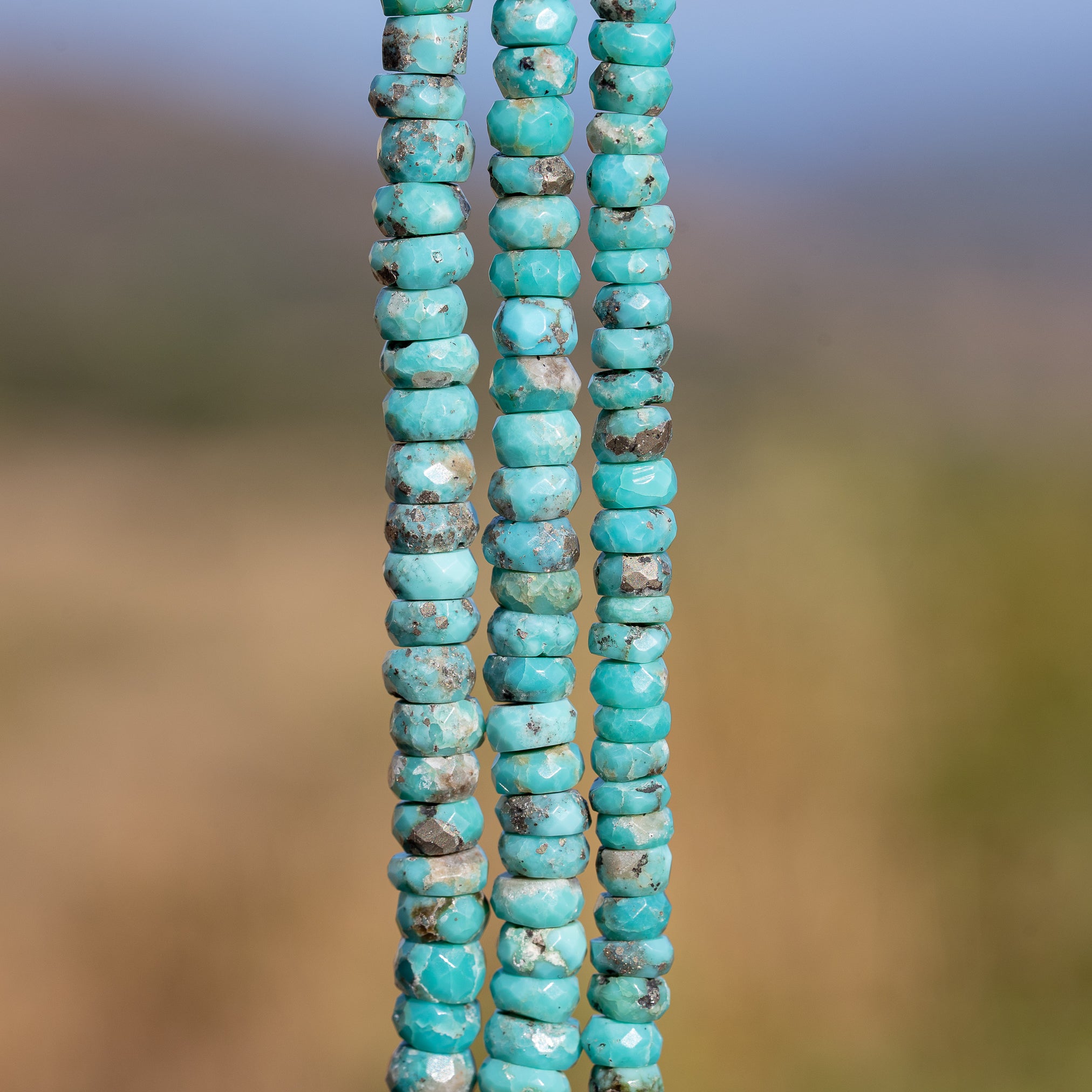 Perles rondelles facettes de Turquoise naturelle de env 5,5/6 mm ( lot de 4 perles )