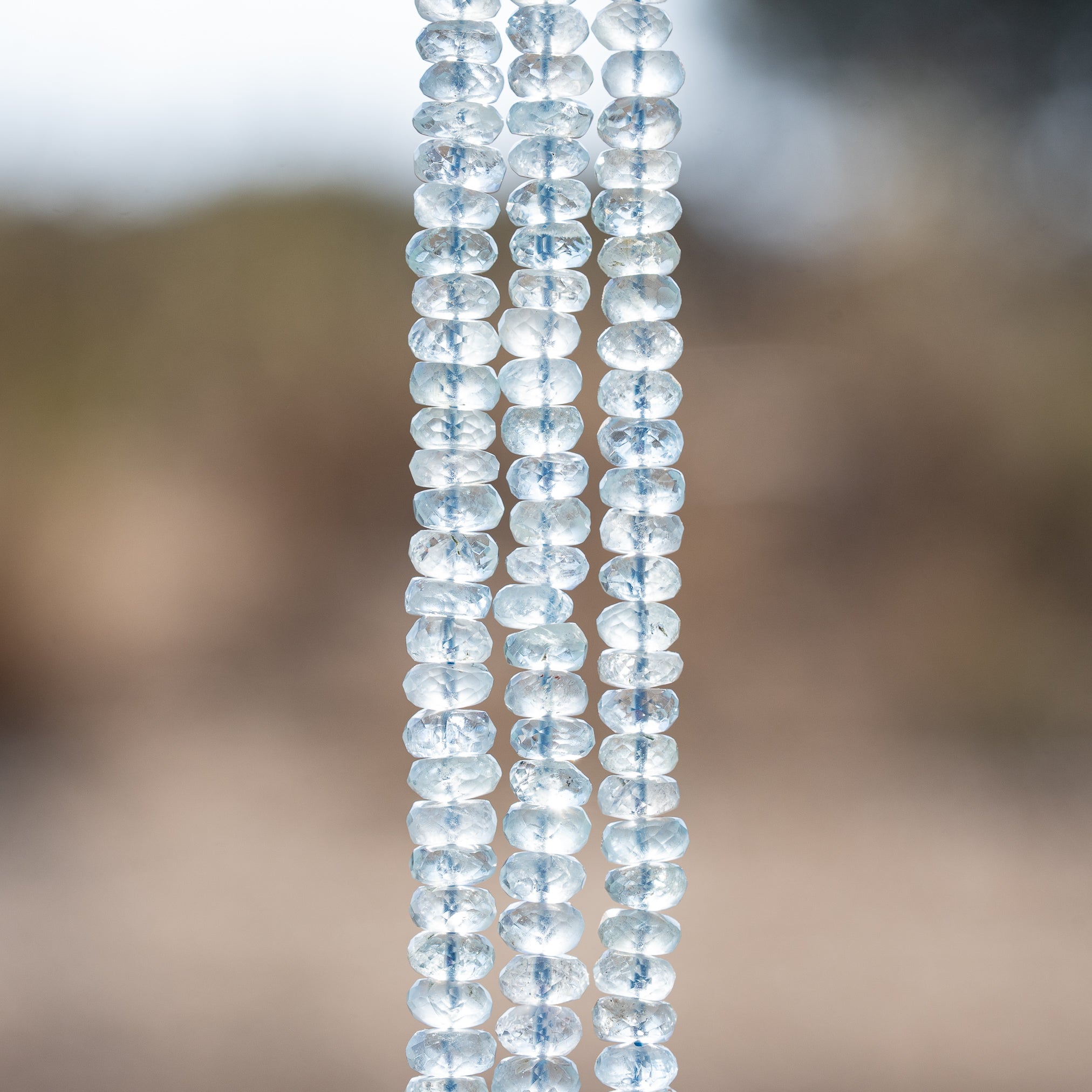 Perles rondelles facettes en Aigue-marine de env 5/6,5 mm ( lot de 4 perles )