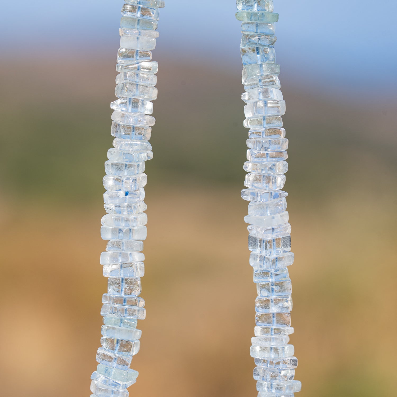 Perles carrées plates lisses en Aigue-marine de env 6 mm ( lot de 8 perles )