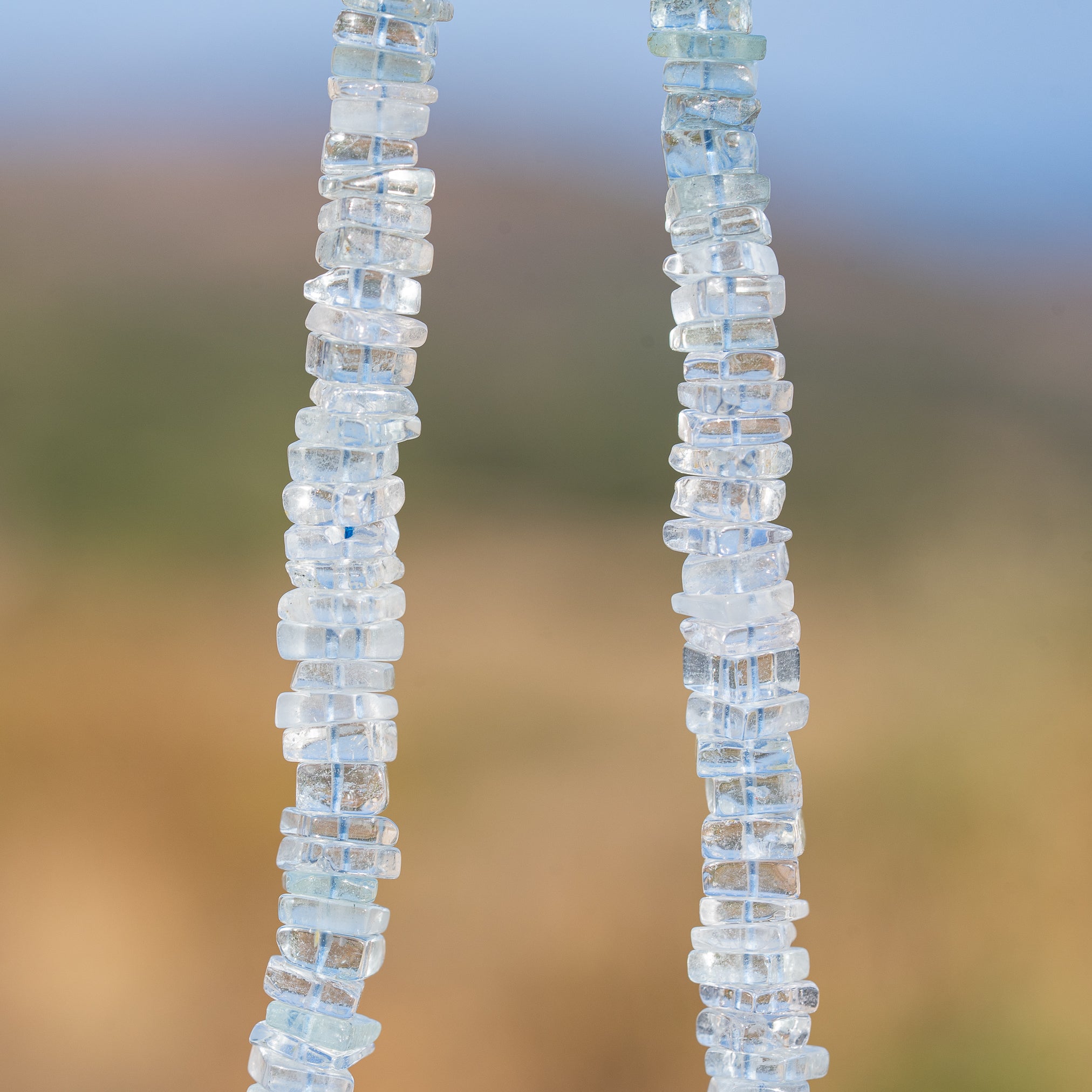 Perles carrées plates lisses en Aigue-marine de env 6 mm ( lot de 8 perles )