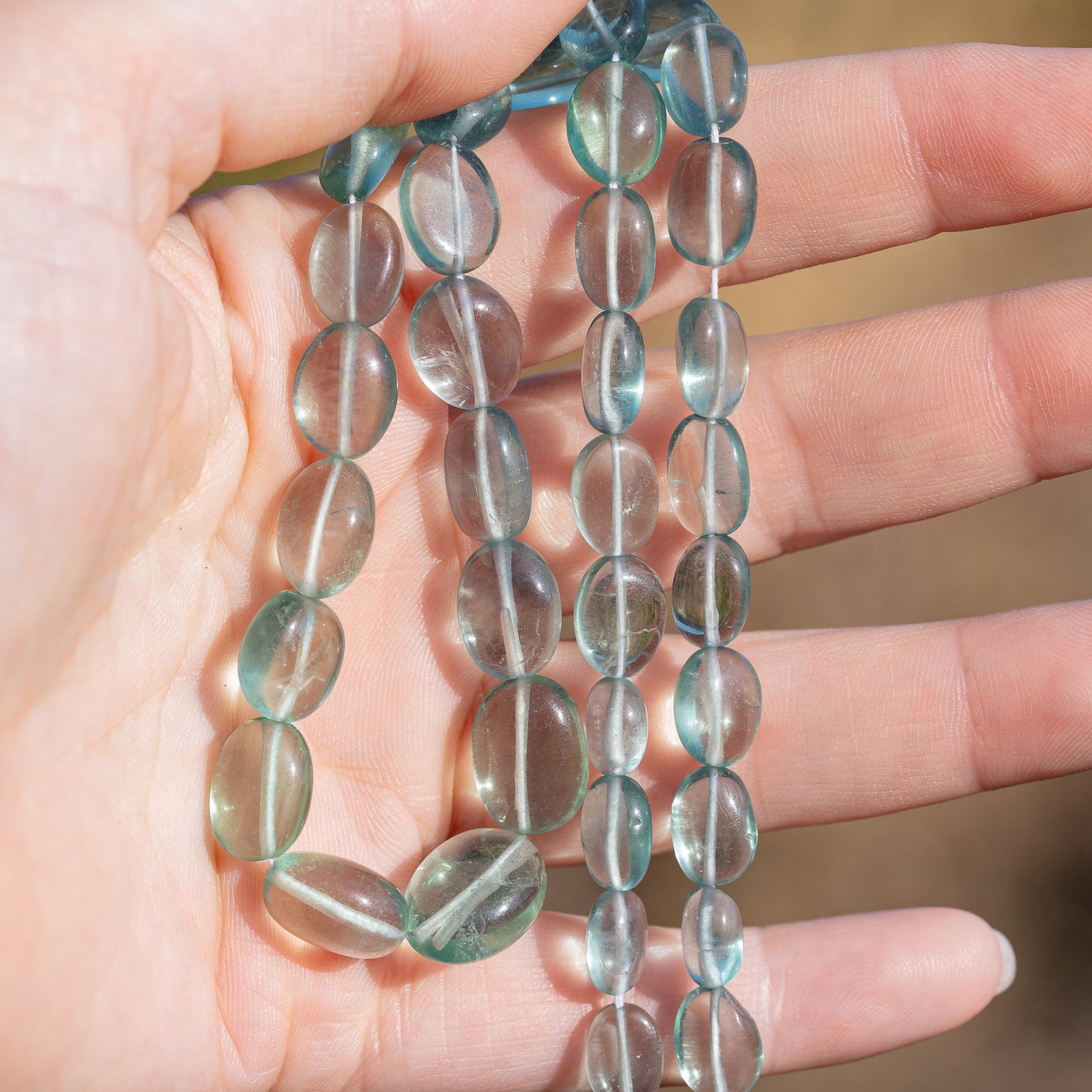 Perles ovales lisses de Fluorite verte de 9 à 15 mm ( lot de 2 perles )