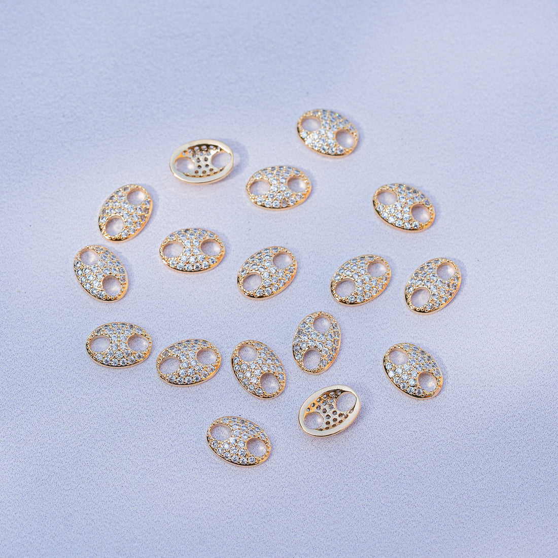 Connecteur ovales en laiton plaqué or 18k et zirconium de 10 mm ( à l&