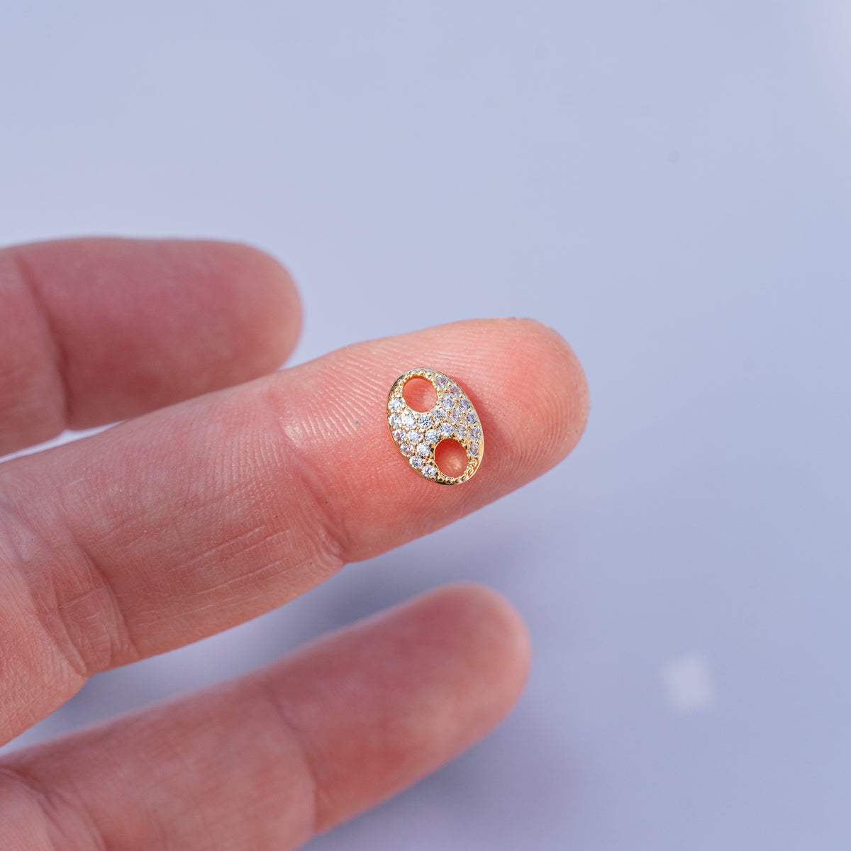 Connecteur ovale en laiton plaqué or 18k et zirconium de 10 mm ( à l&