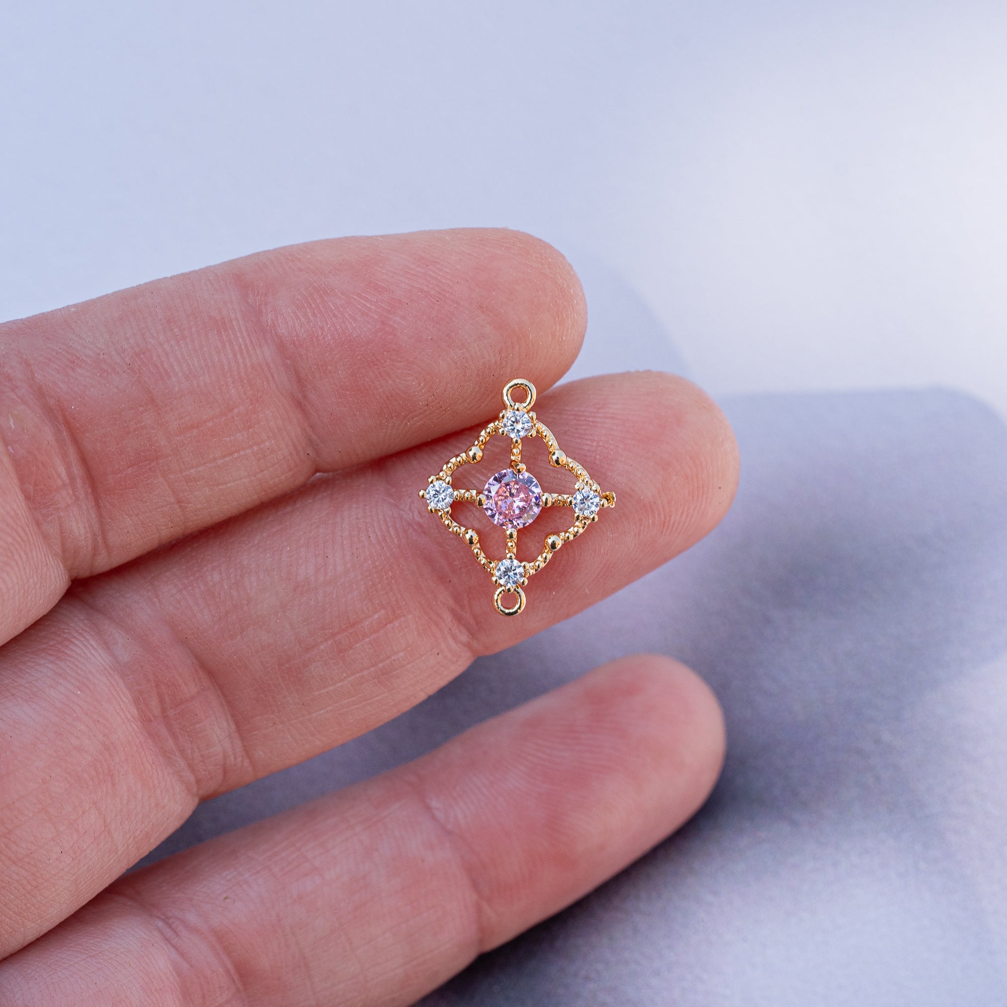 Breloque connecteur losange en laiton plaqué or 18k et zirconium de 17 mm ( à l&