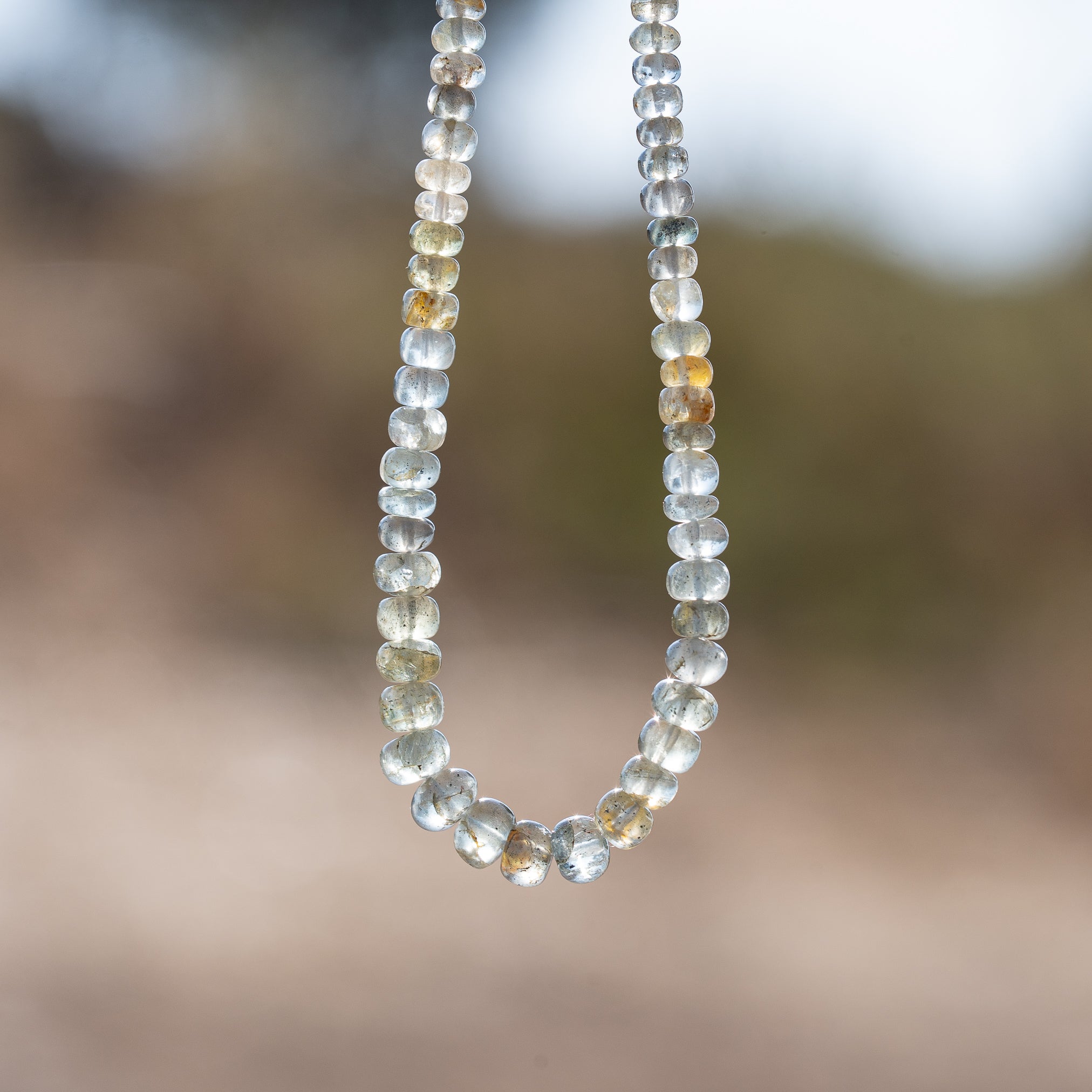 Fil de 35,5 cm et de 140 perles rondelles lisses en Aigue-marine mousse de env 3,5/5,5 mm