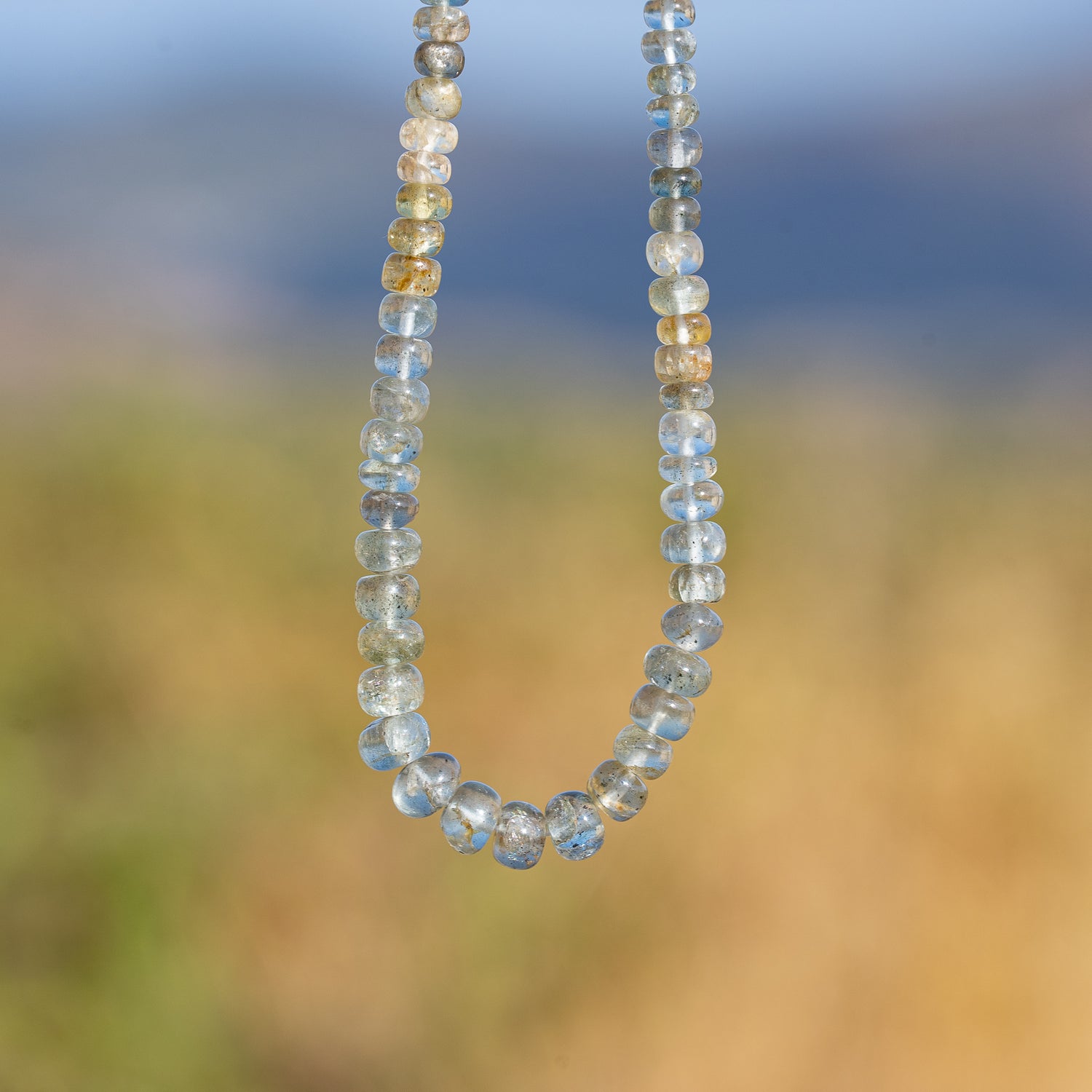 Fil de 35,5 cm et de 140 perles rondelles lisses en Aigue-marine mousse de env 3,5/5,5 mm