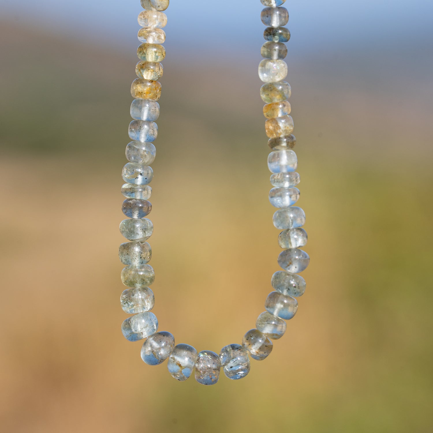 Fil de 35,5 cm et de 140 perles rondelles lisses en Aigue-marine mousse de env 3,5/5,5 mm