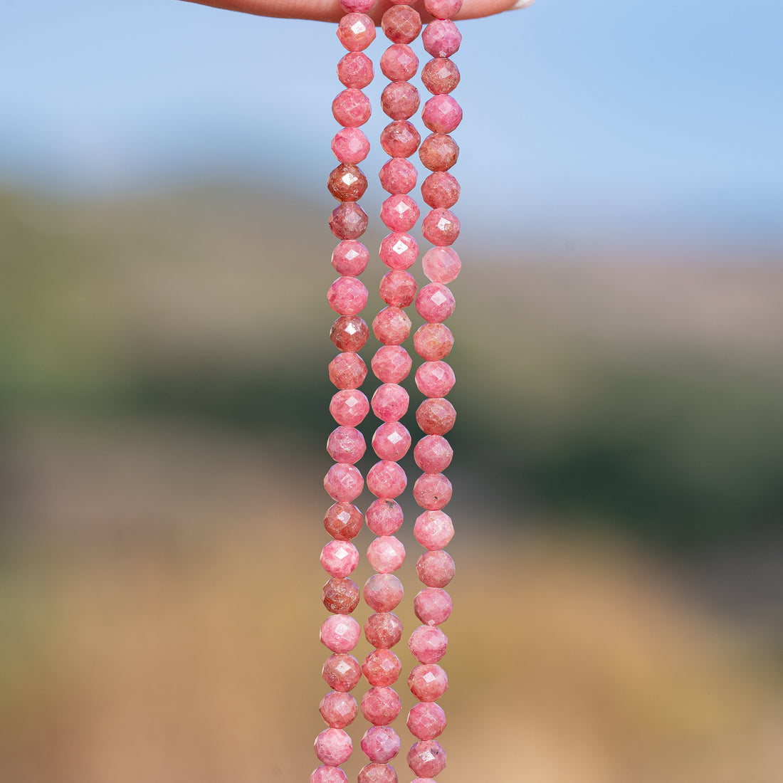 Perles rondes facettes de Rhodonite grade a de 4 mm ( rang de env 100 perles )