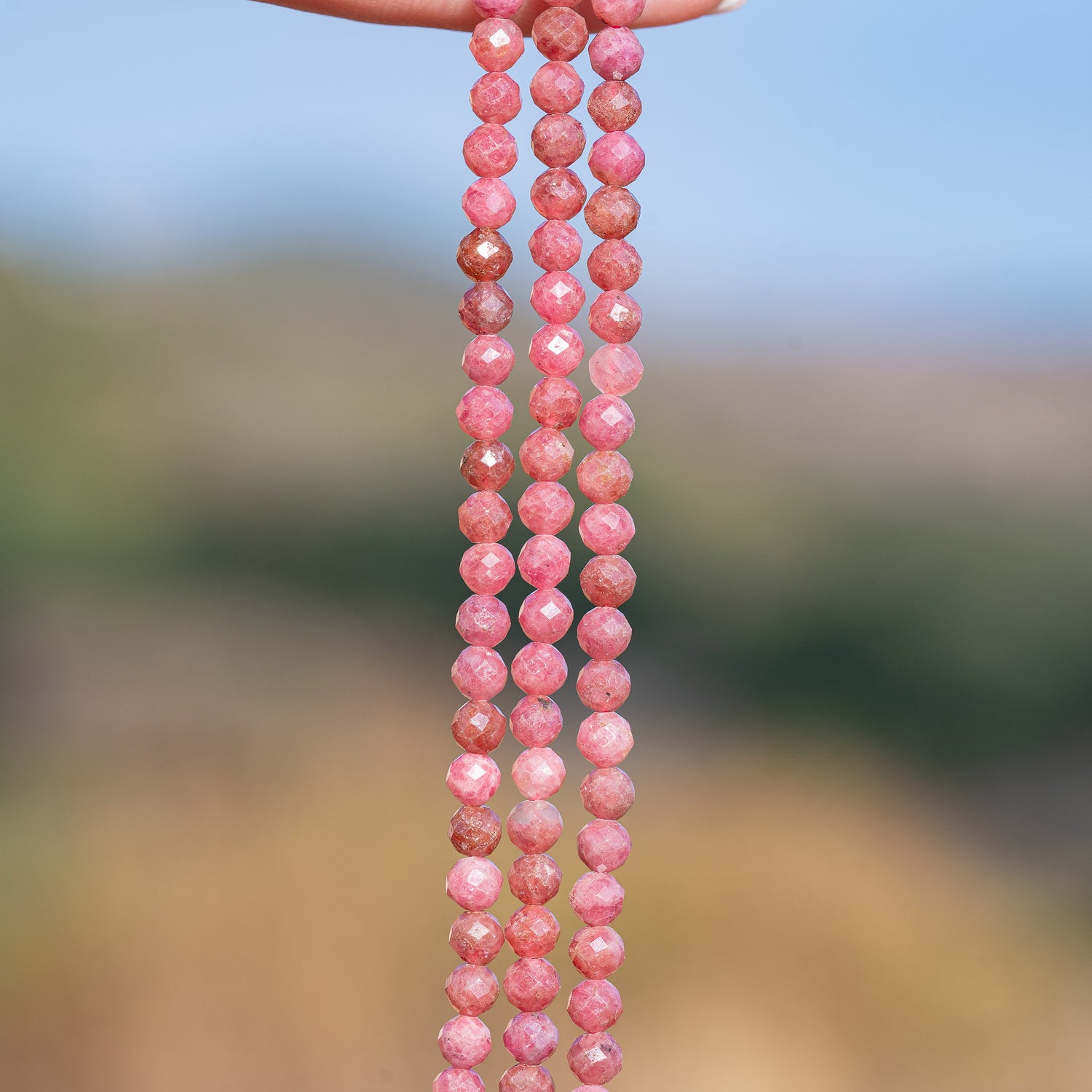 Perles rondes facettes de Rhodonite grade a de 4 mm ( rang de env 100 perles )