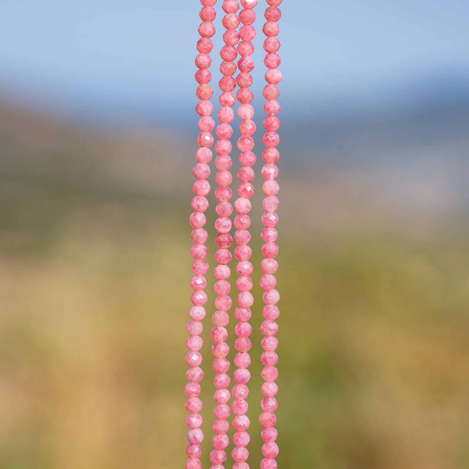 Perles rondes facettes de Rhodonite AA de 3 mm ( rang de env 138 perles )