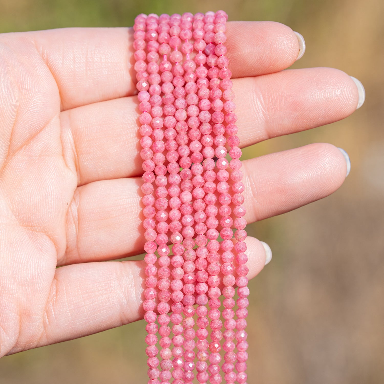 Perles rondes facettes de Rhodonite AA de 3 mm ( rang de env 138 perles )