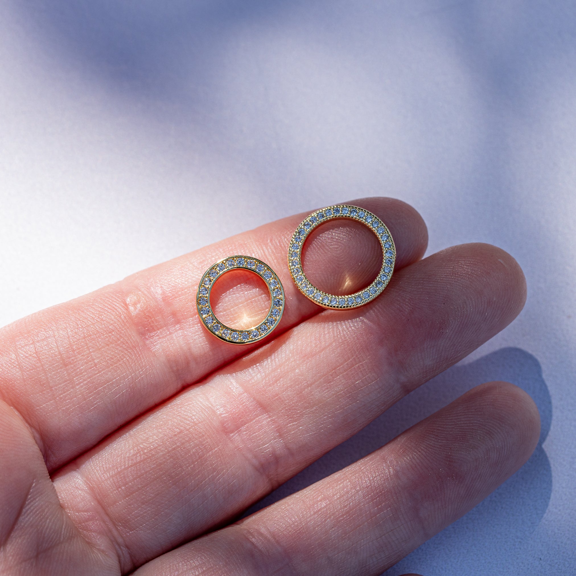 Anneaux connecteurs fermés en laiton plaqué or 18k et zirconium de 13 ou 16 mm ( à l&