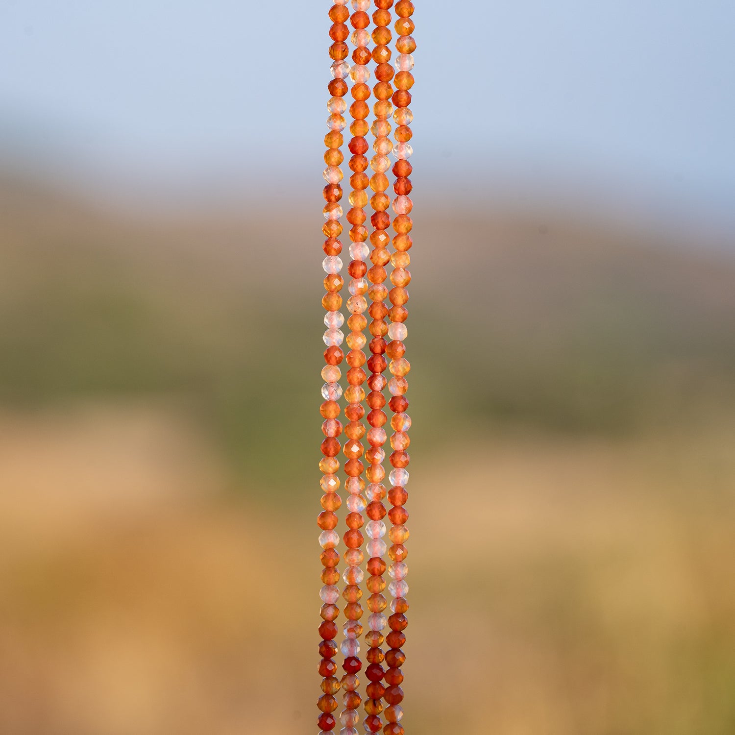 Perles rondes facettes de Cornaline de 2,2 mm ( rang de env 196 perles )